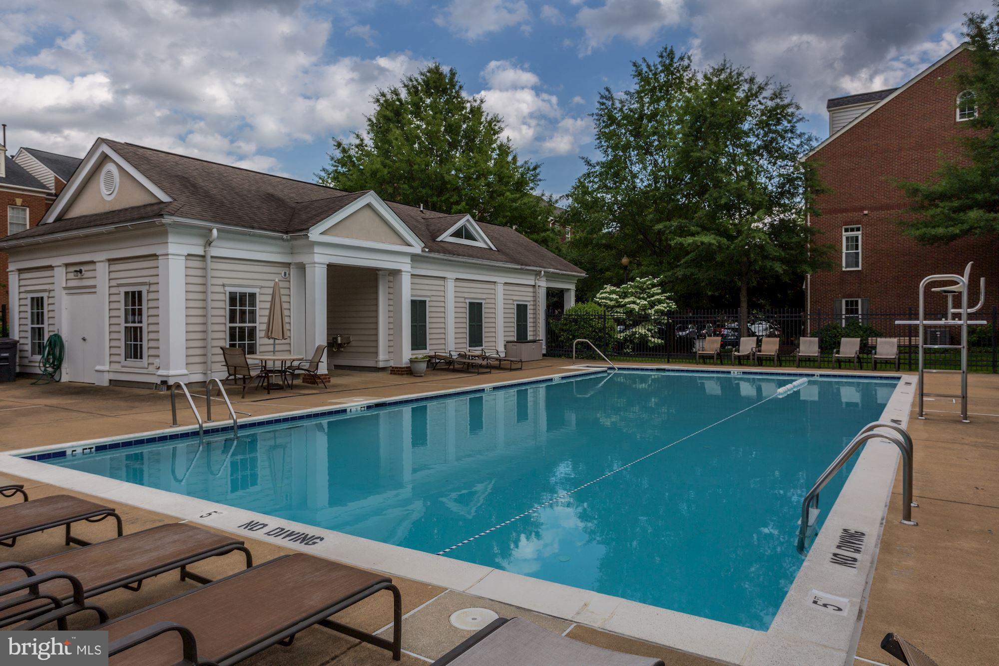 POTOWMACK CROSSING - Residential