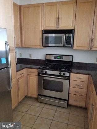 RESTON BUSINESS CENTER - Residential