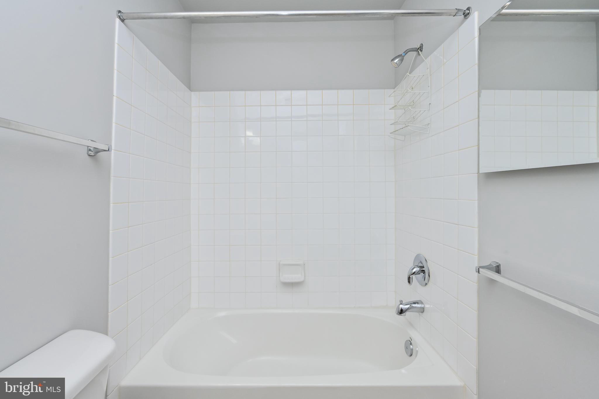 JAPONICA - Residential Lease