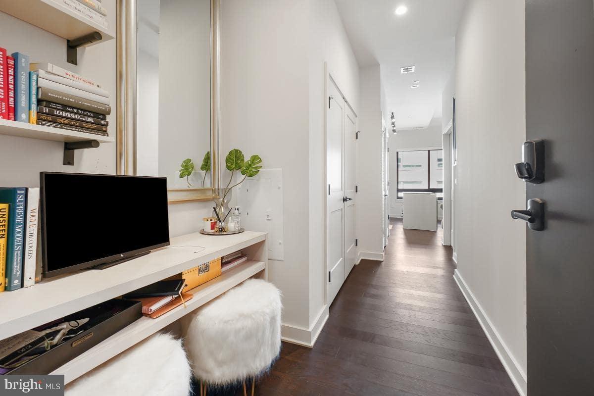 70 N STREET SE N1016