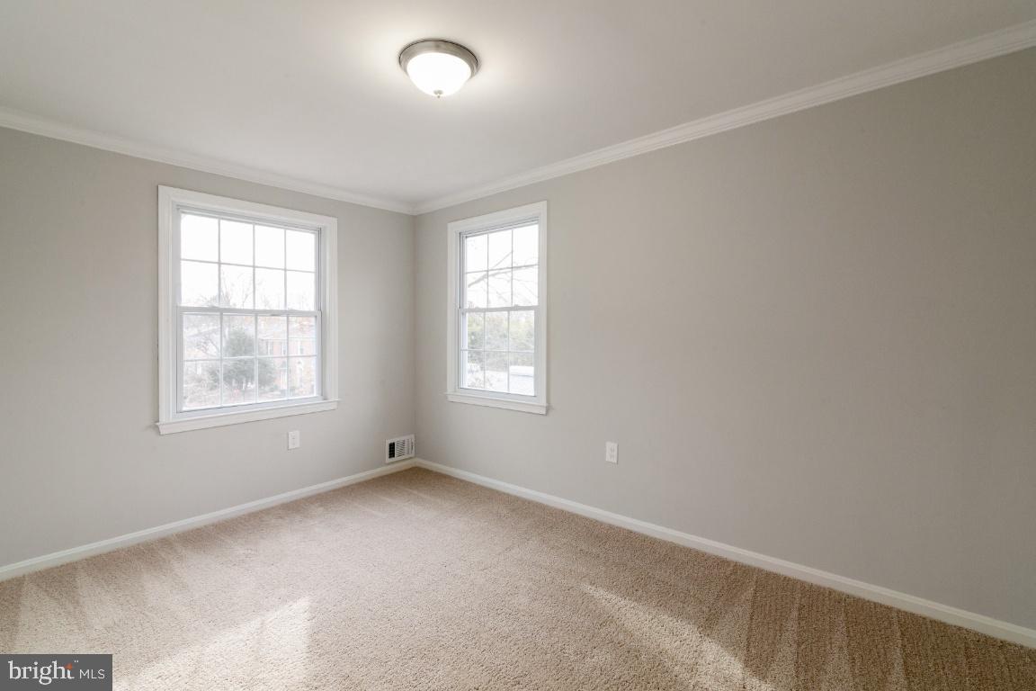 PINEWOOD LAKE - Residential