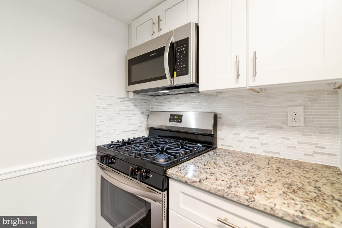 PINEWOOD LAKE - Residential