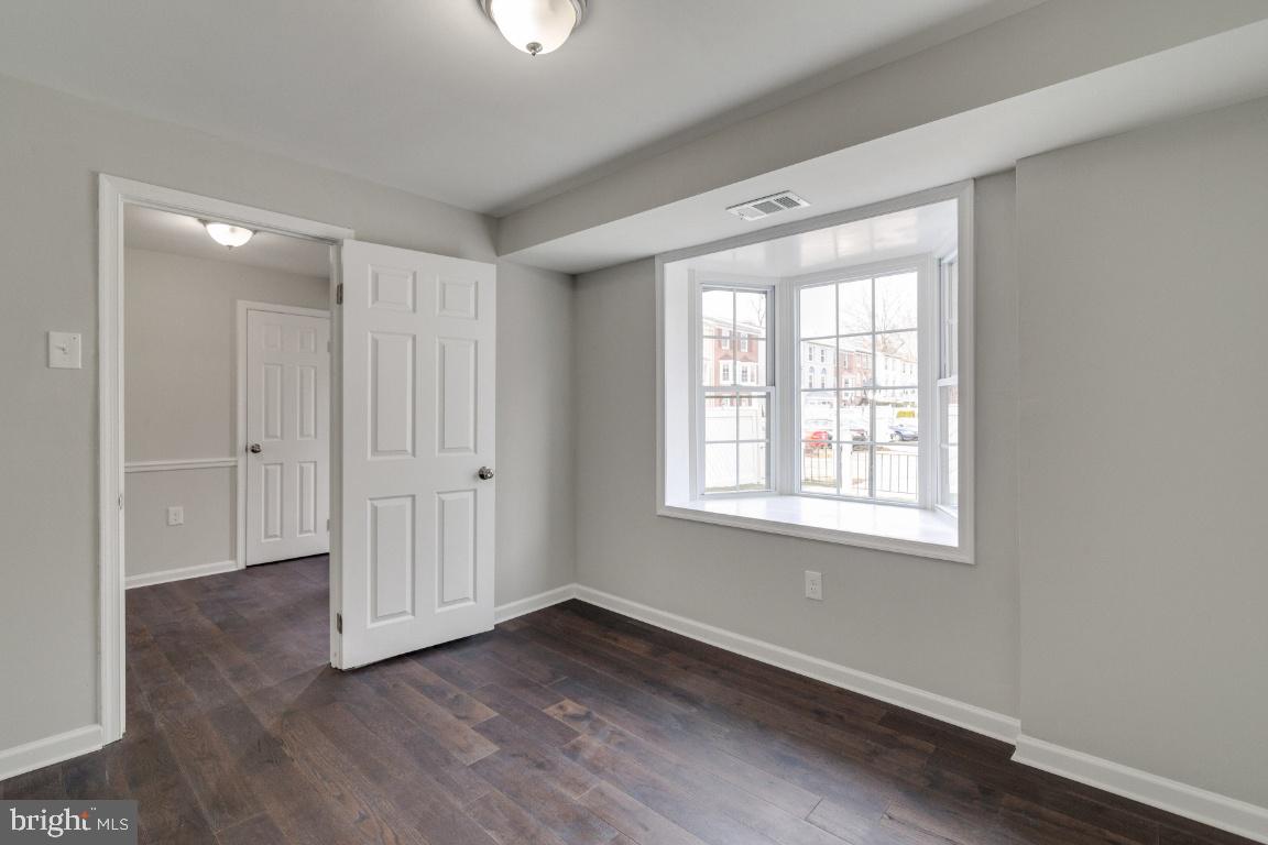 PINEWOOD LAKE - Residential