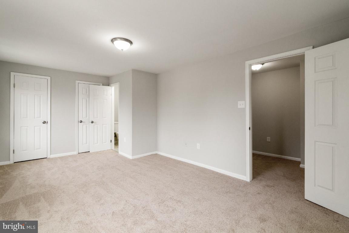 PINEWOOD LAKE - Residential