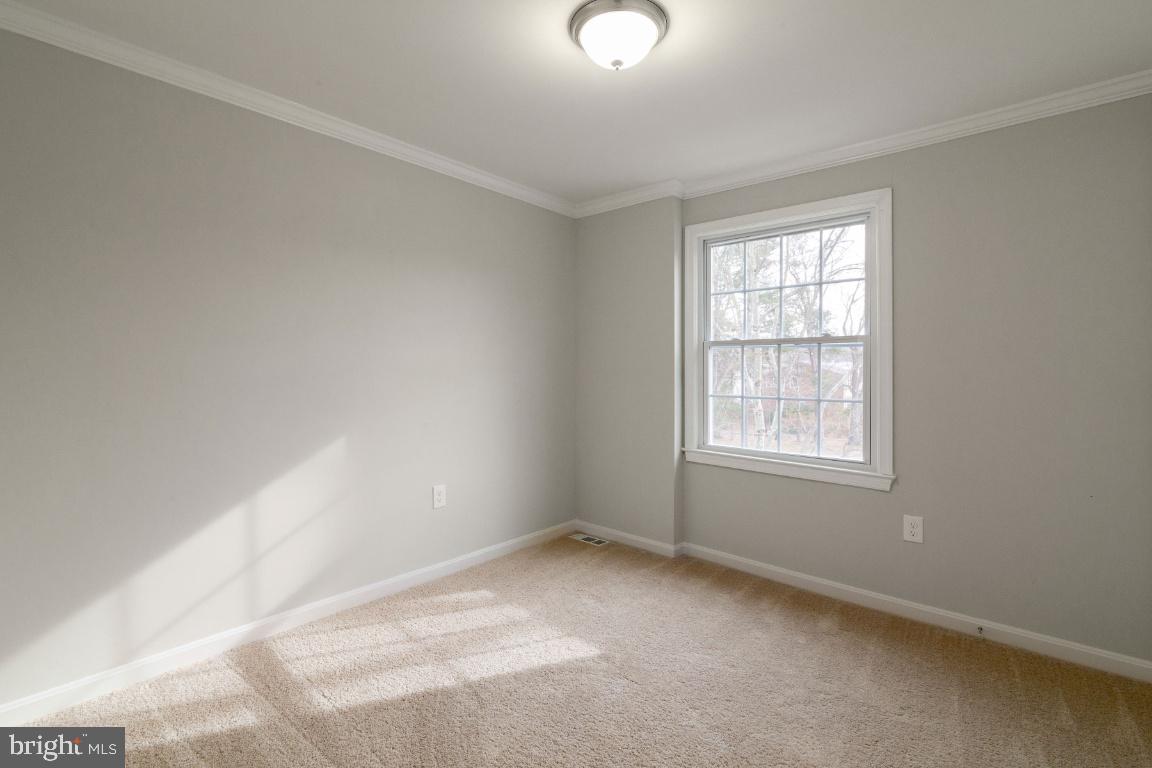 PINEWOOD LAKE - Residential