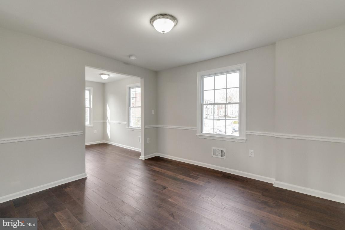 PINEWOOD LAKE - Residential