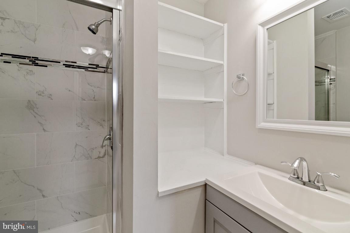 PINEWOOD LAKE - Residential