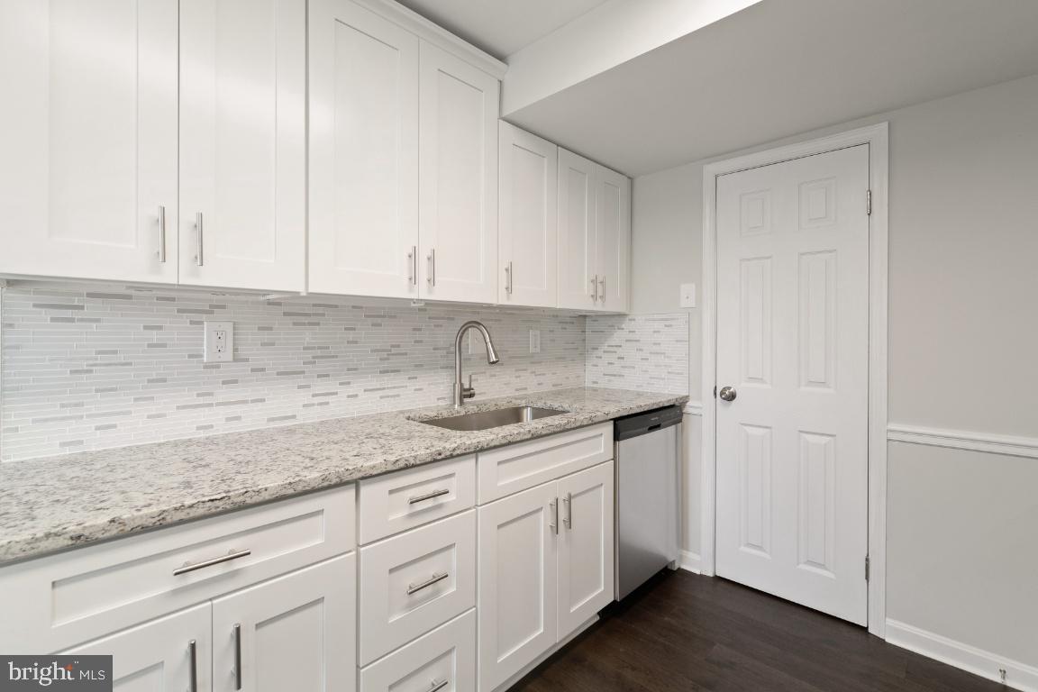 PINEWOOD LAKE - Residential