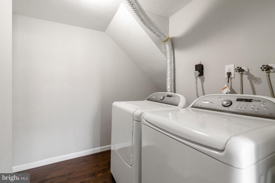 PINEWOOD LAKE - Residential