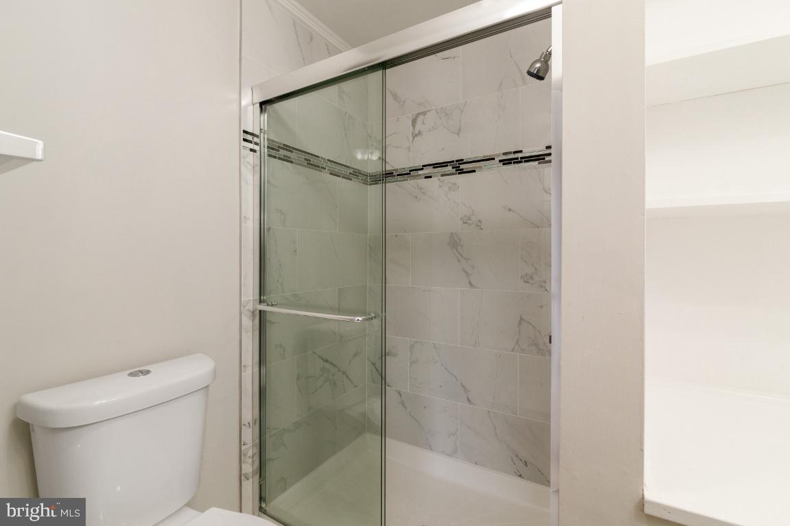 PINEWOOD LAKE - Residential