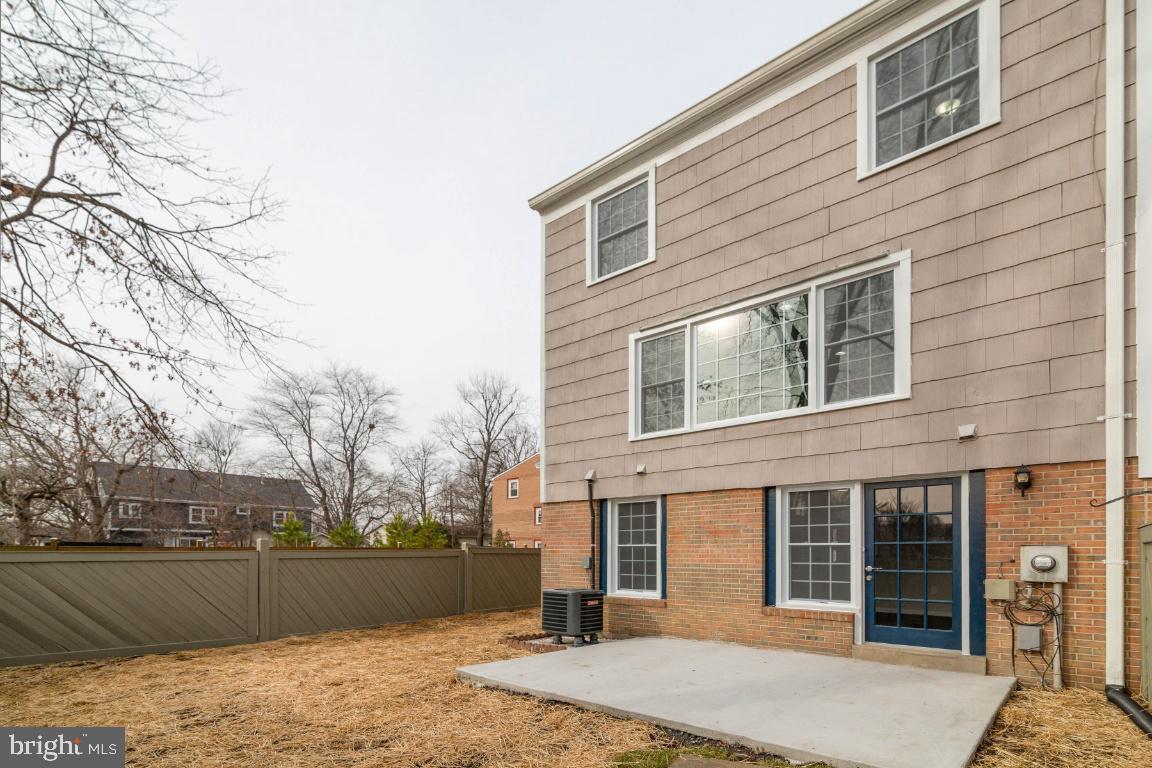 PINEWOOD LAKE - Residential