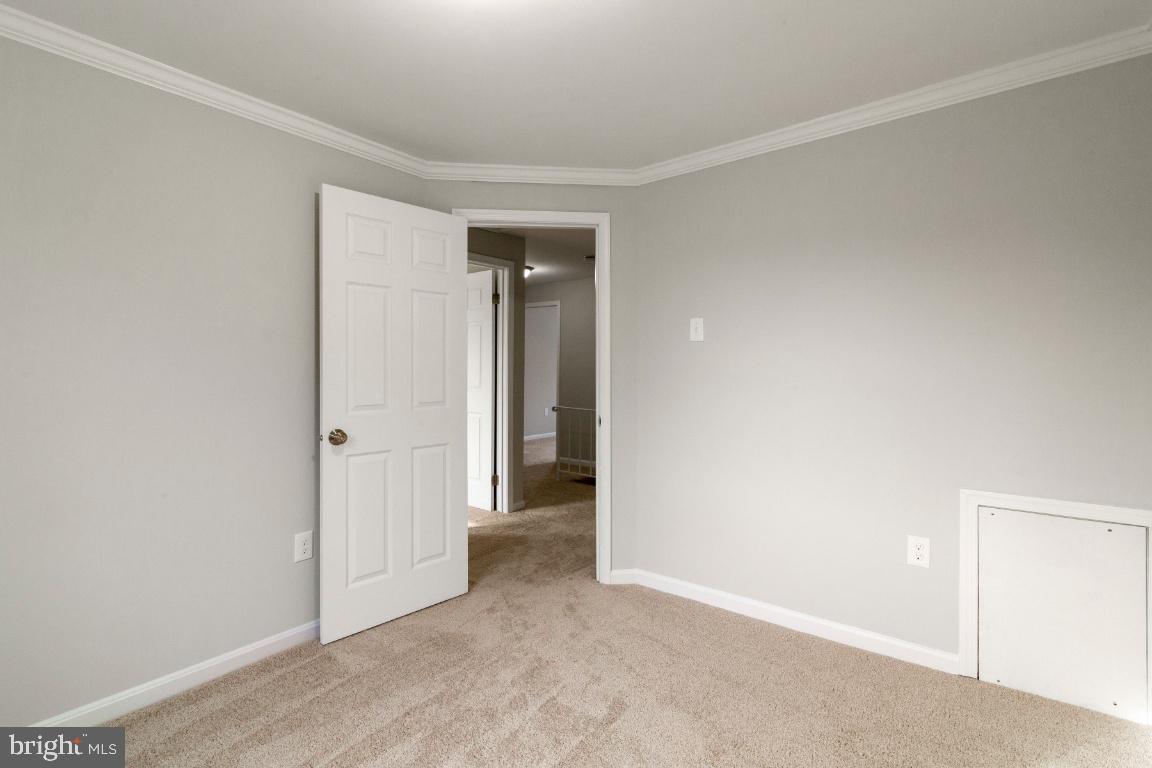 PINEWOOD LAKE - Residential