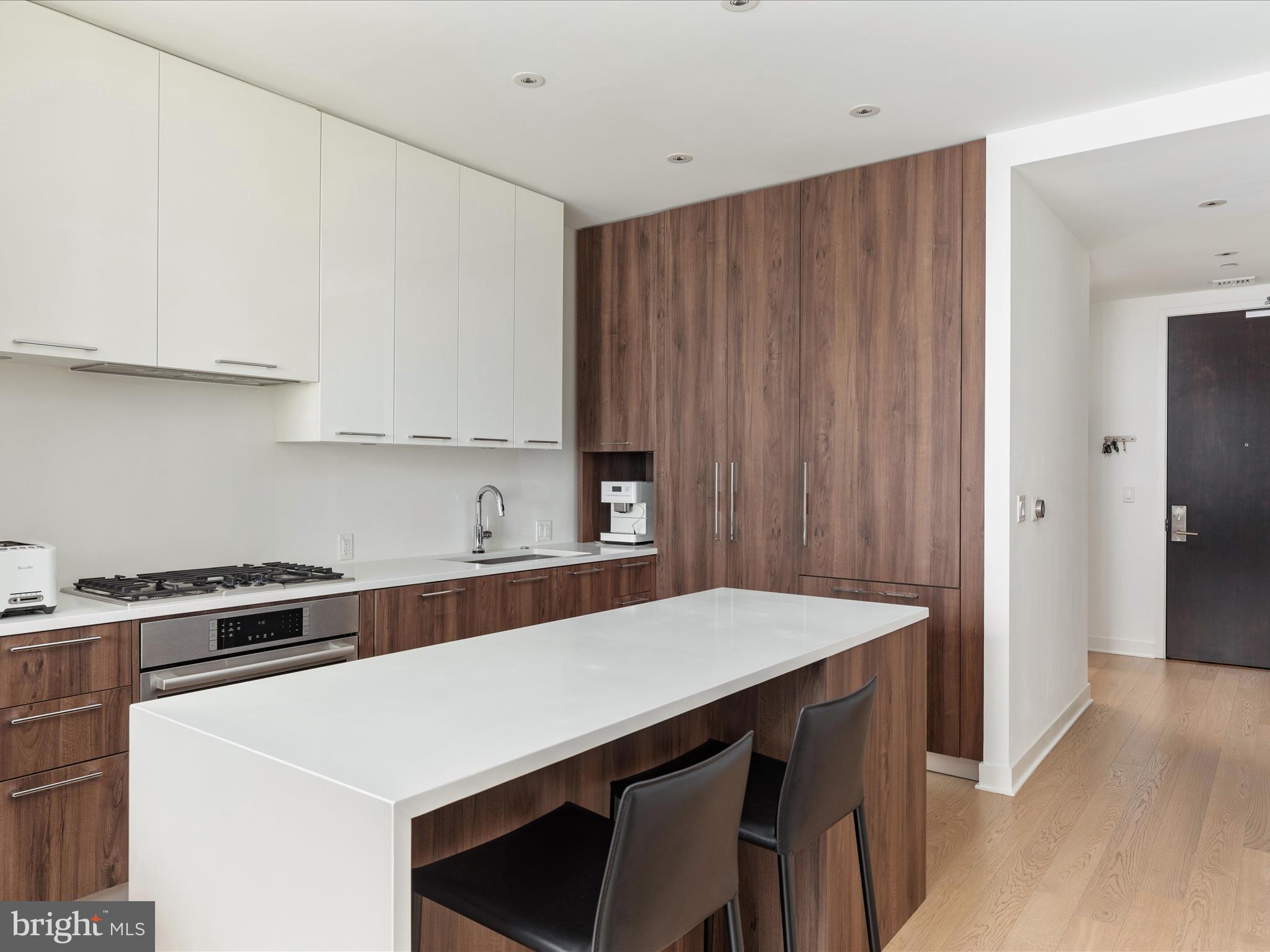 THE VERSE CONDO - Residential