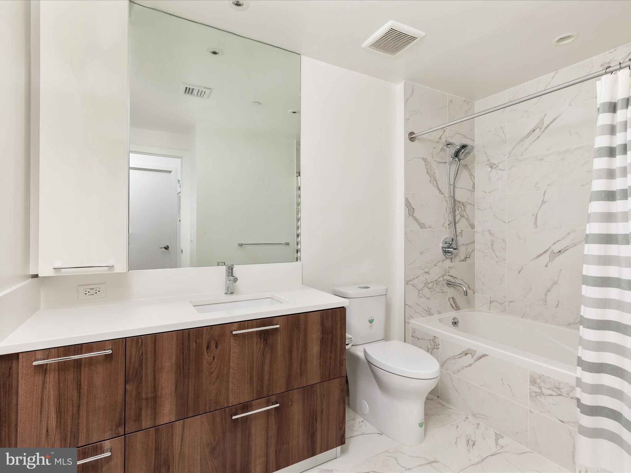 THE VERSE CONDO - Residential