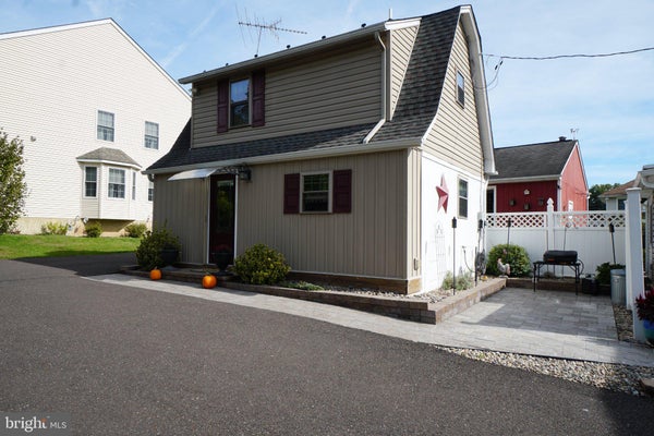 325 E WALNUT ST, PERKASIE, PA 18944 - Image 29b4cb6a42002b8aeec7dc91b71baeef/3104401146