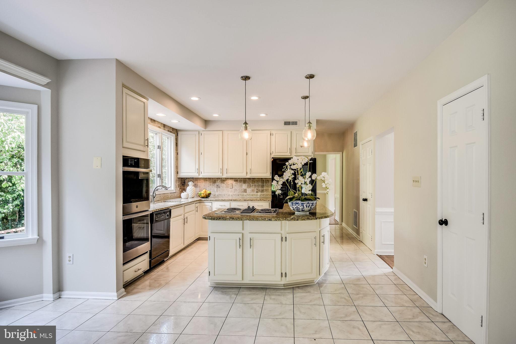 MYTERRA MANOR - Residential