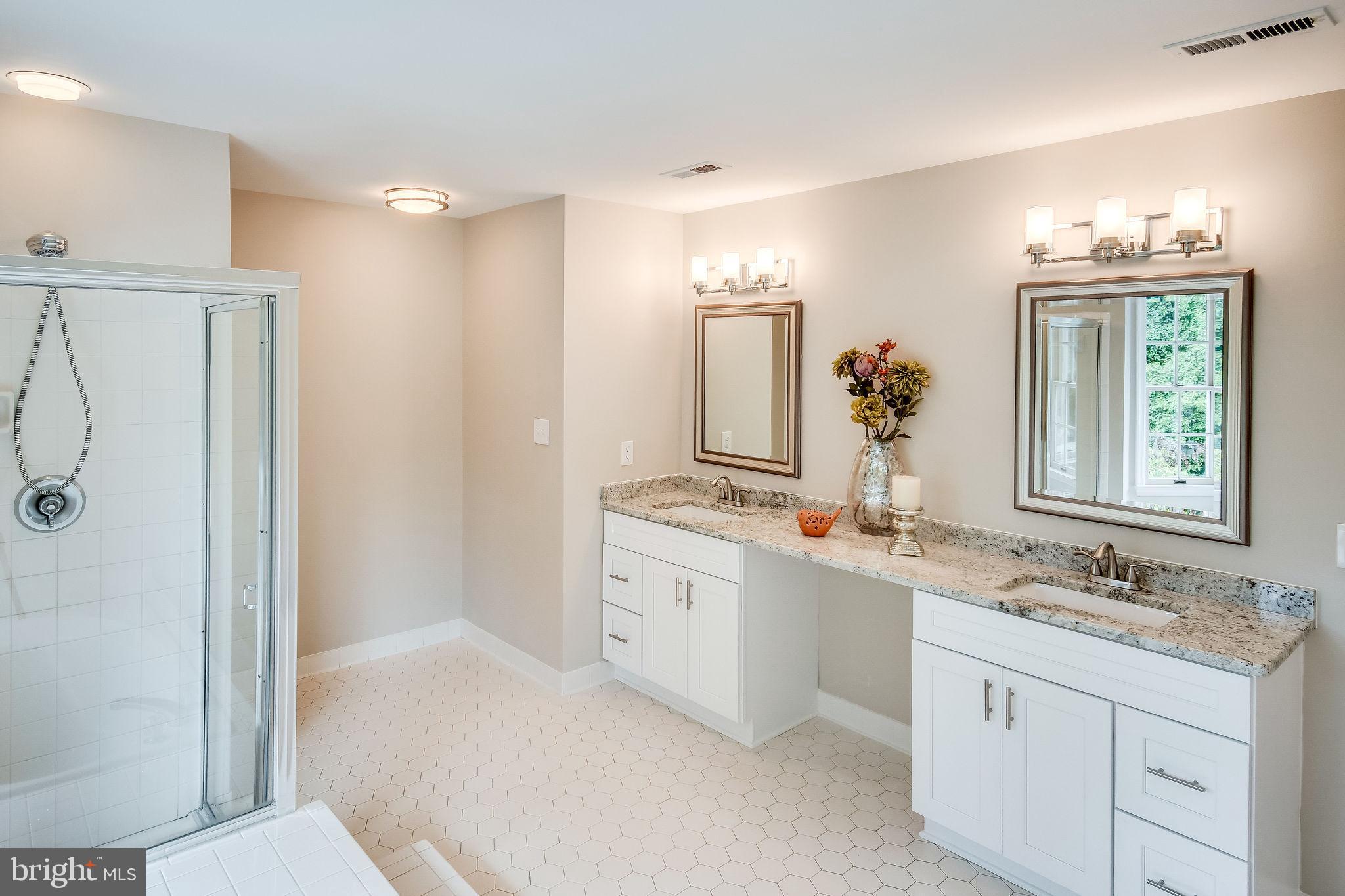 MYTERRA MANOR - Residential