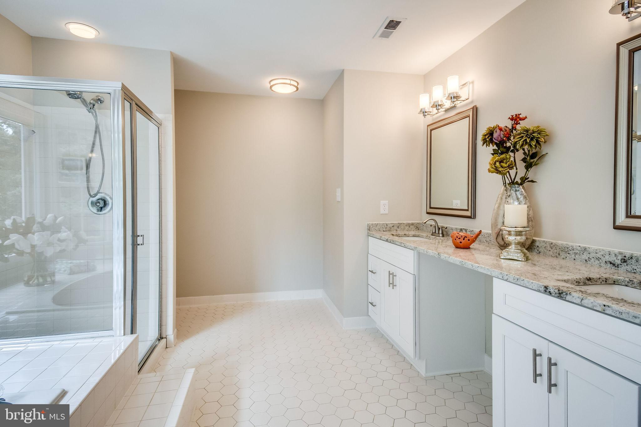 MYTERRA MANOR - Residential