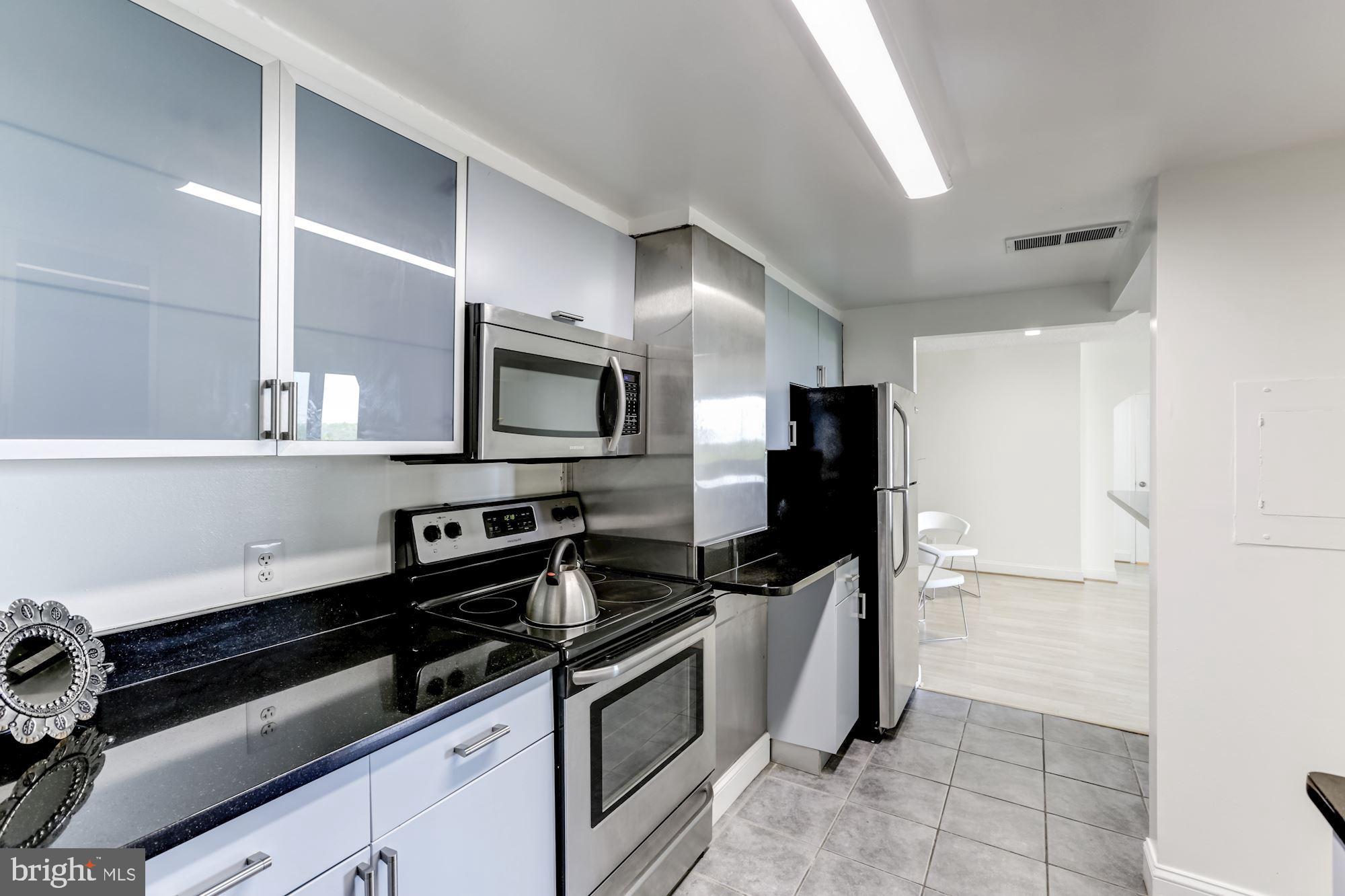 THE ELIZABETH - Residential Lease