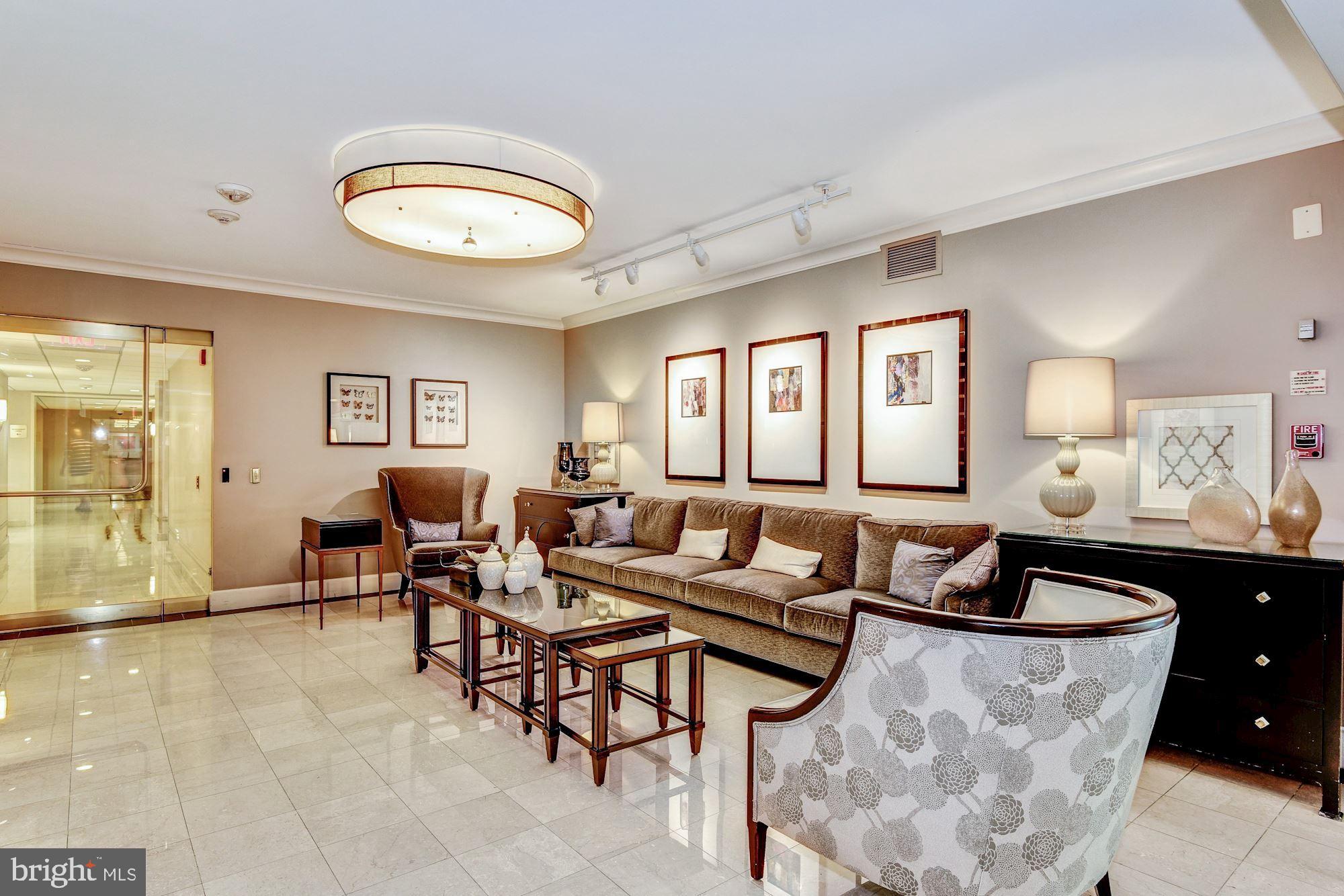 THE ELIZABETH - Residential Lease