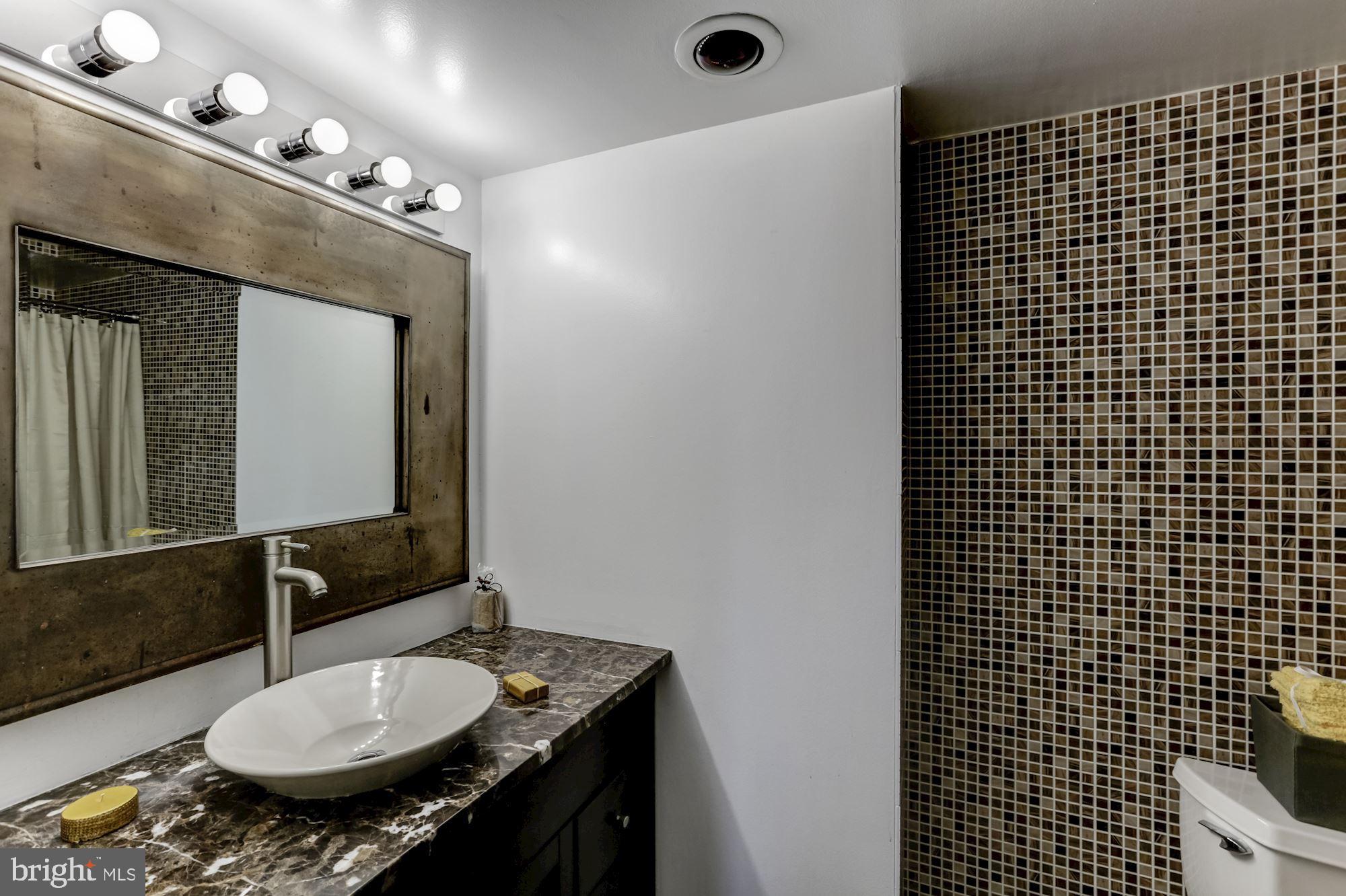 THE ELIZABETH - Residential Lease