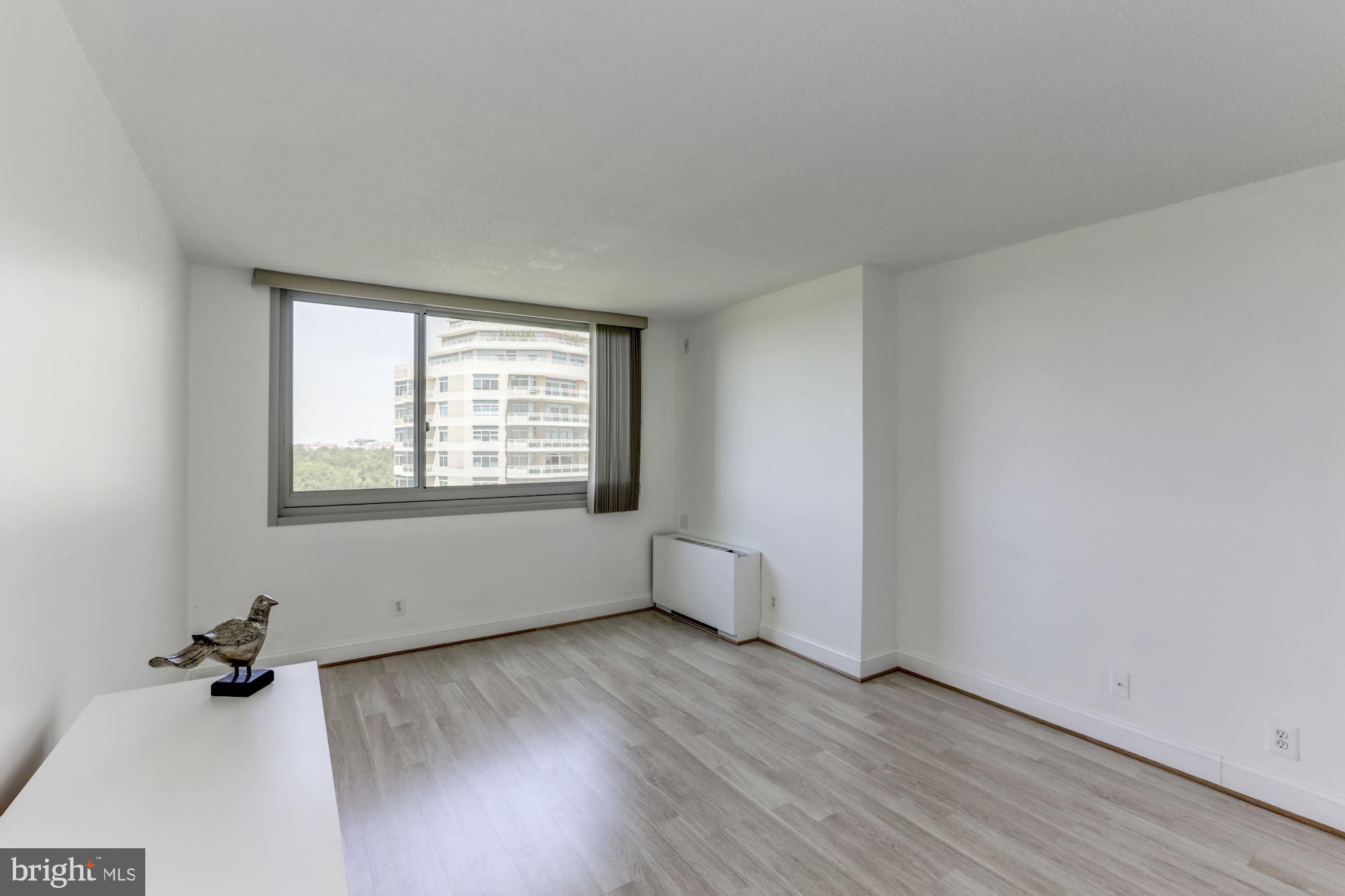 THE ELIZABETH - Residential Lease