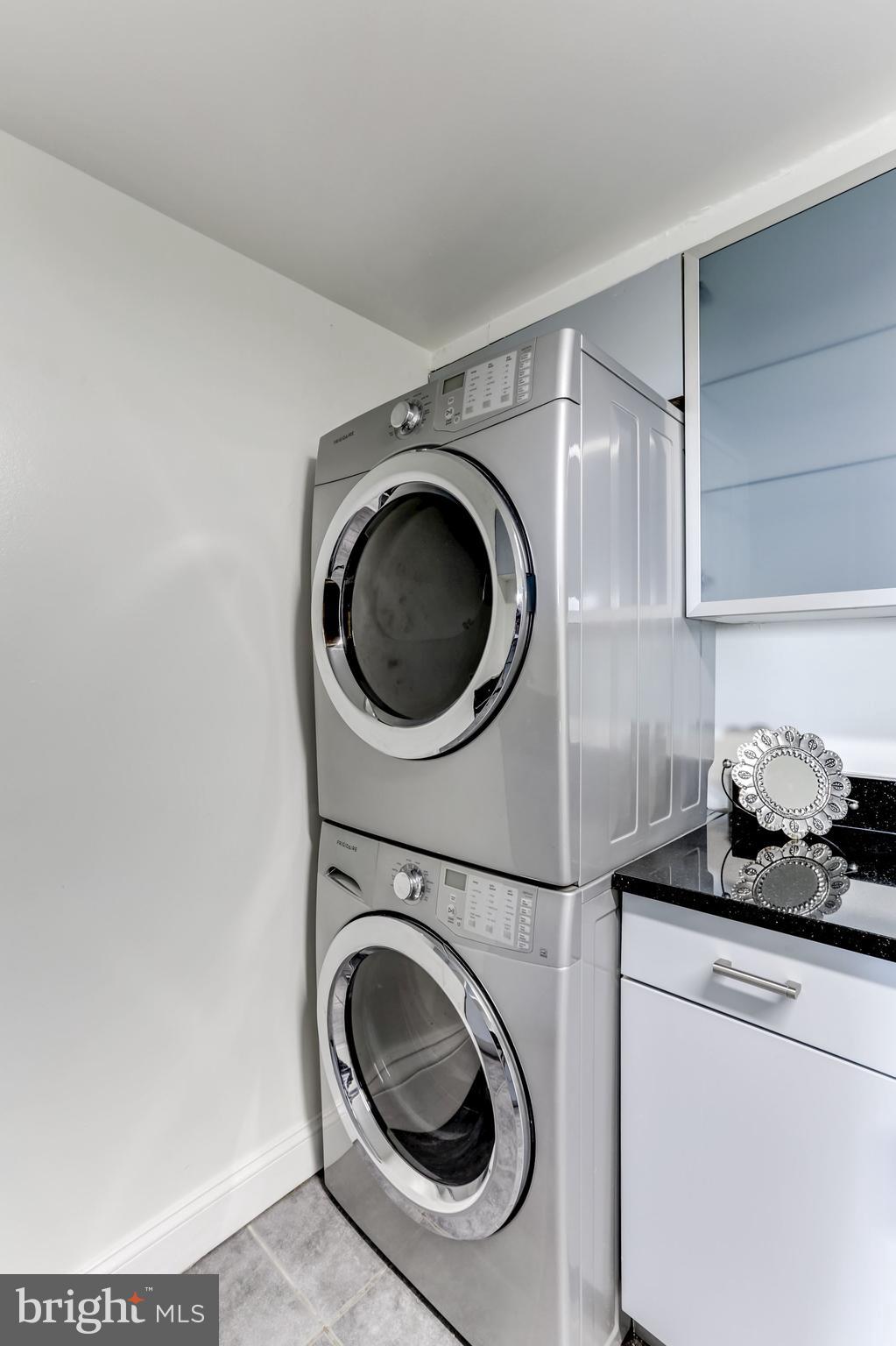 THE ELIZABETH - Residential Lease