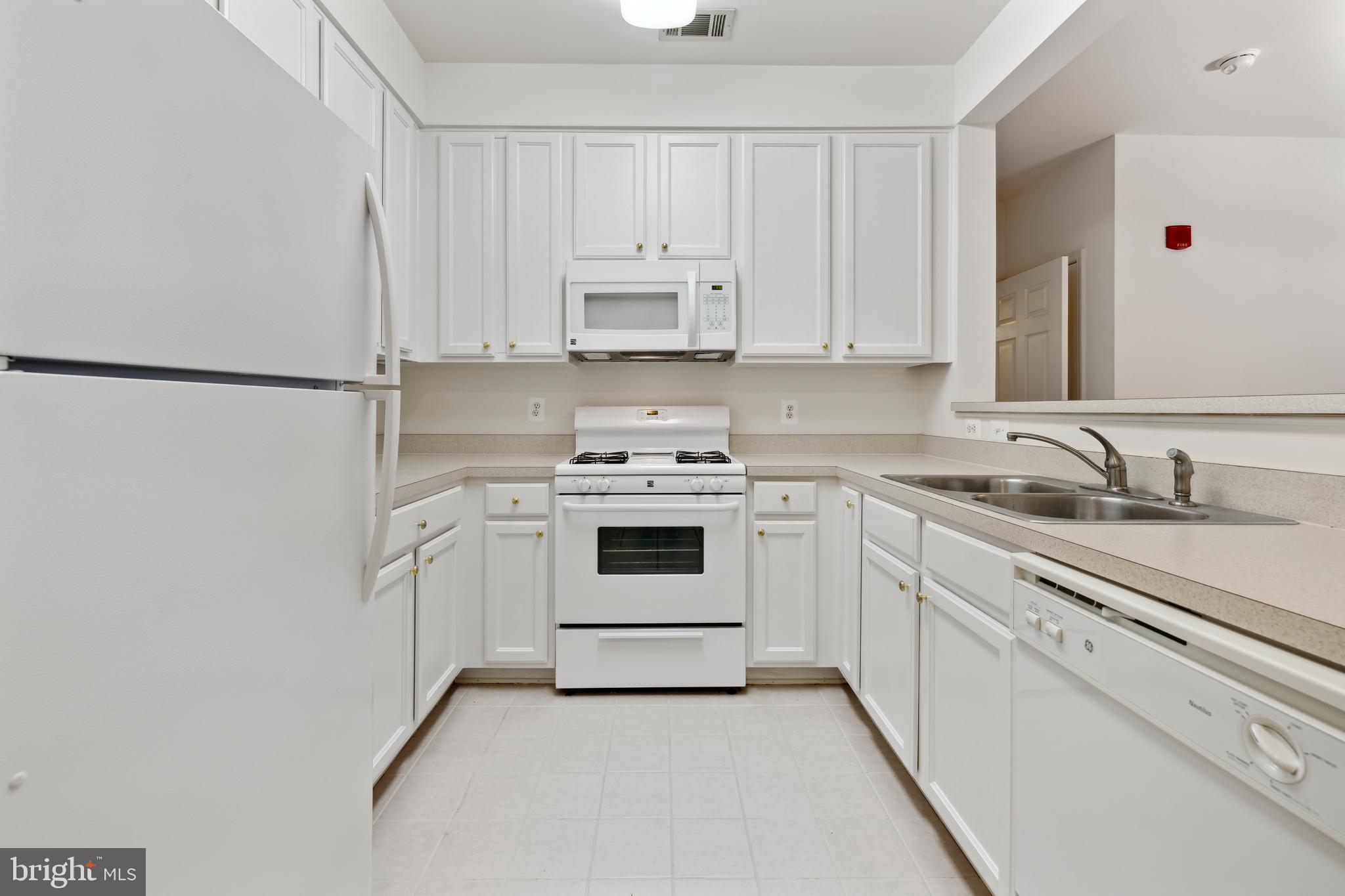 LAKELANDS RIDGE - Residential