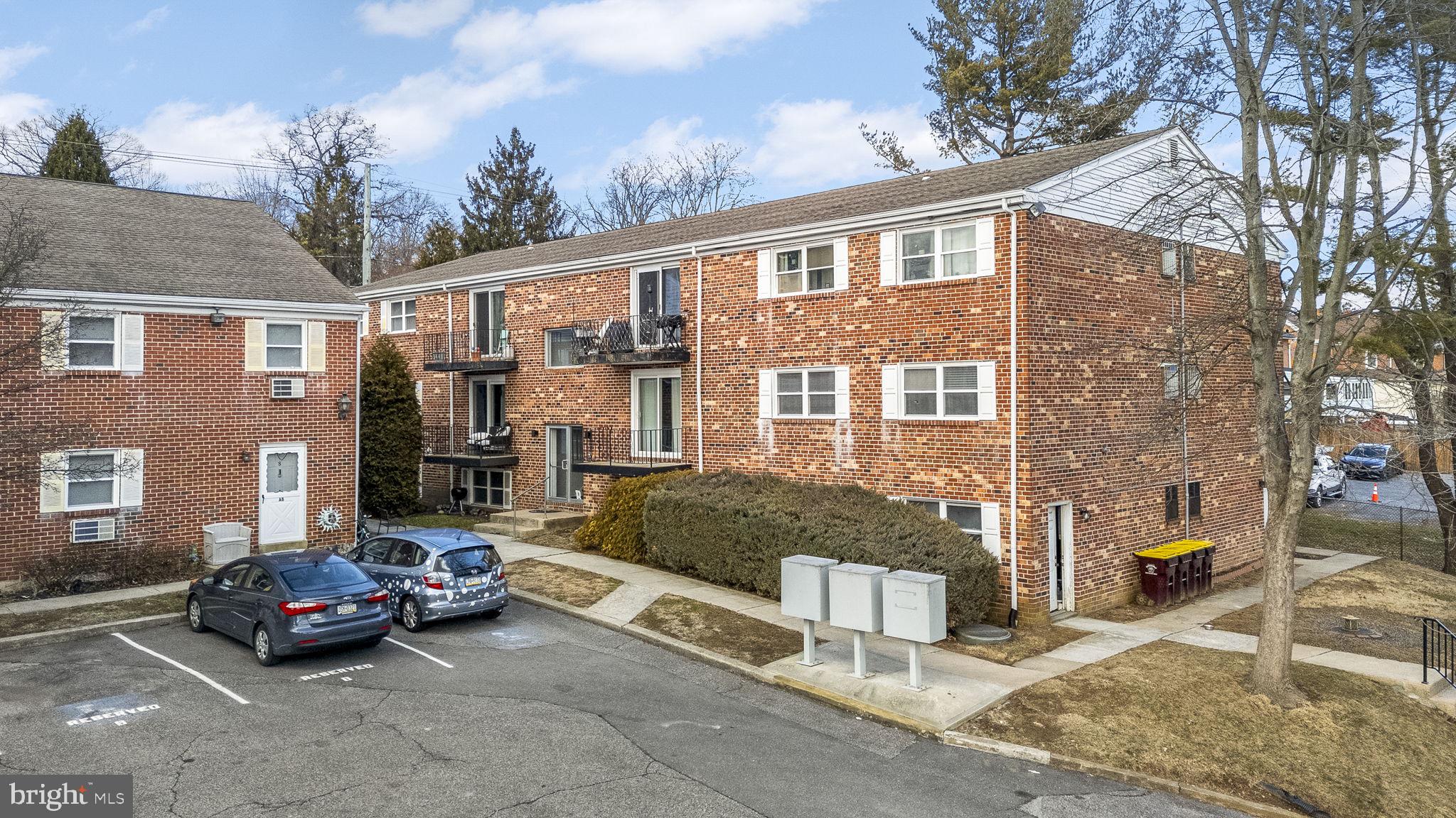 CROFTON COURT COND - Residential