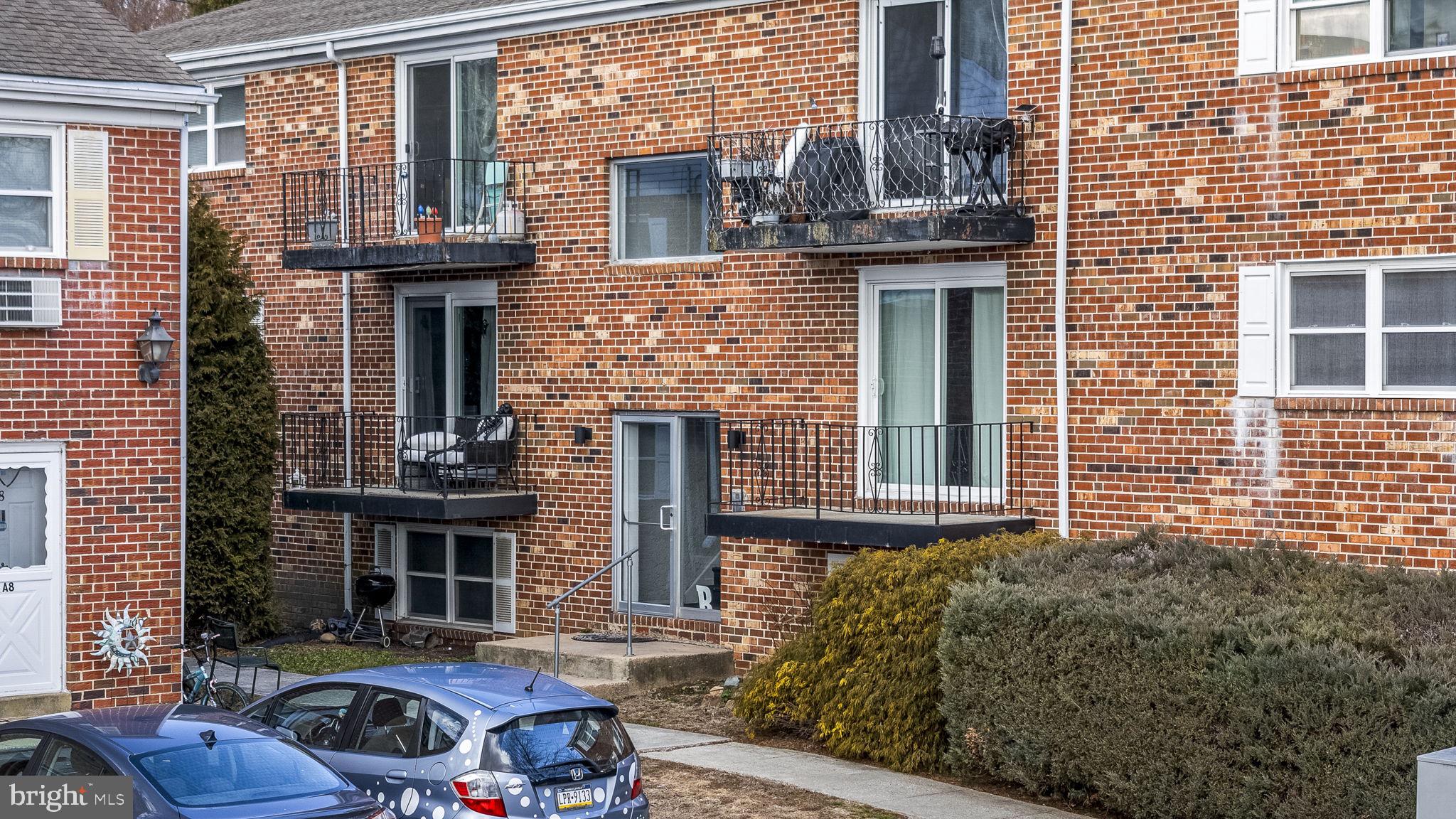 CROFTON COURT COND - Residential