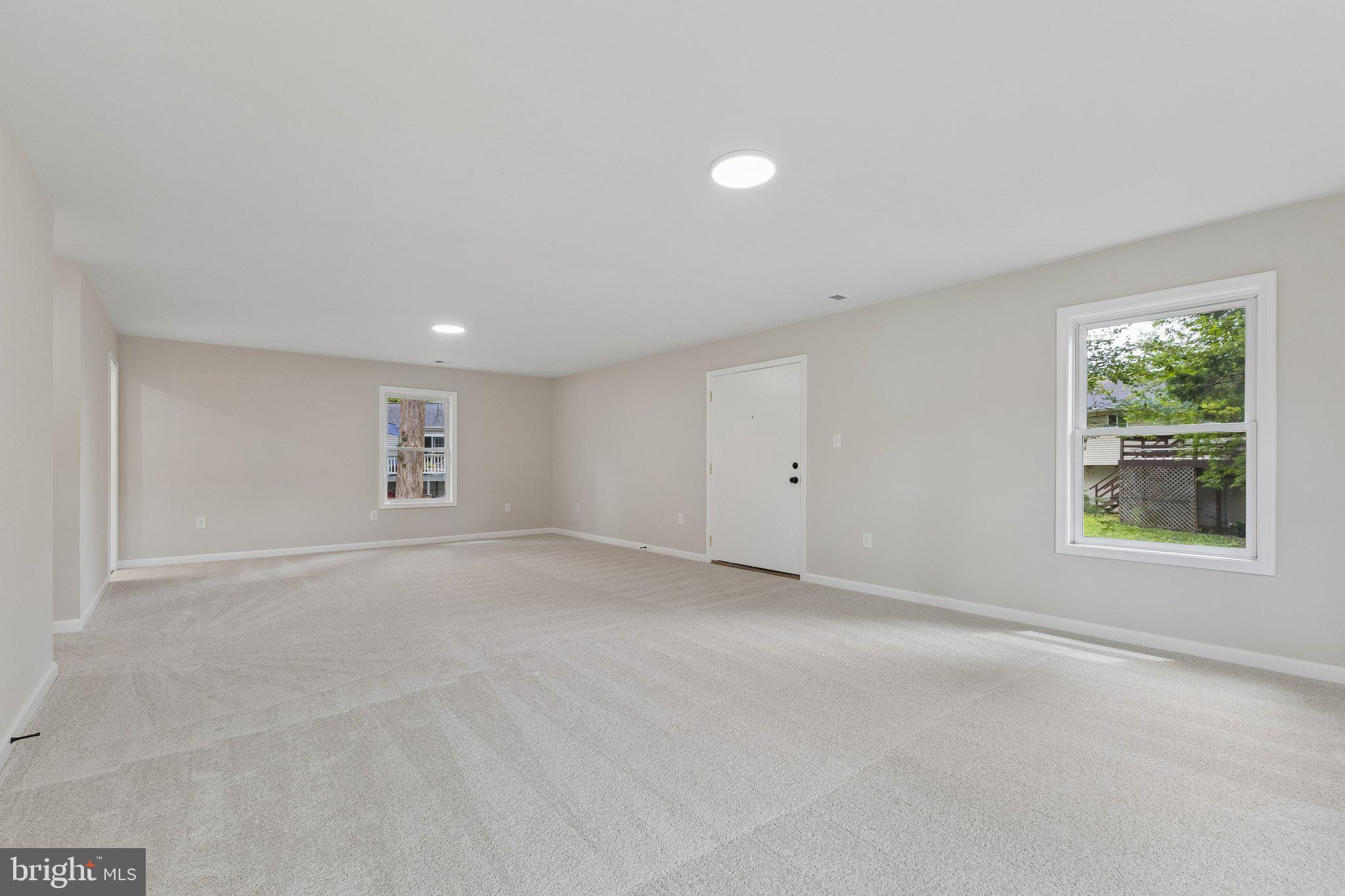 COUNTRY CLUB LAKE - Residential