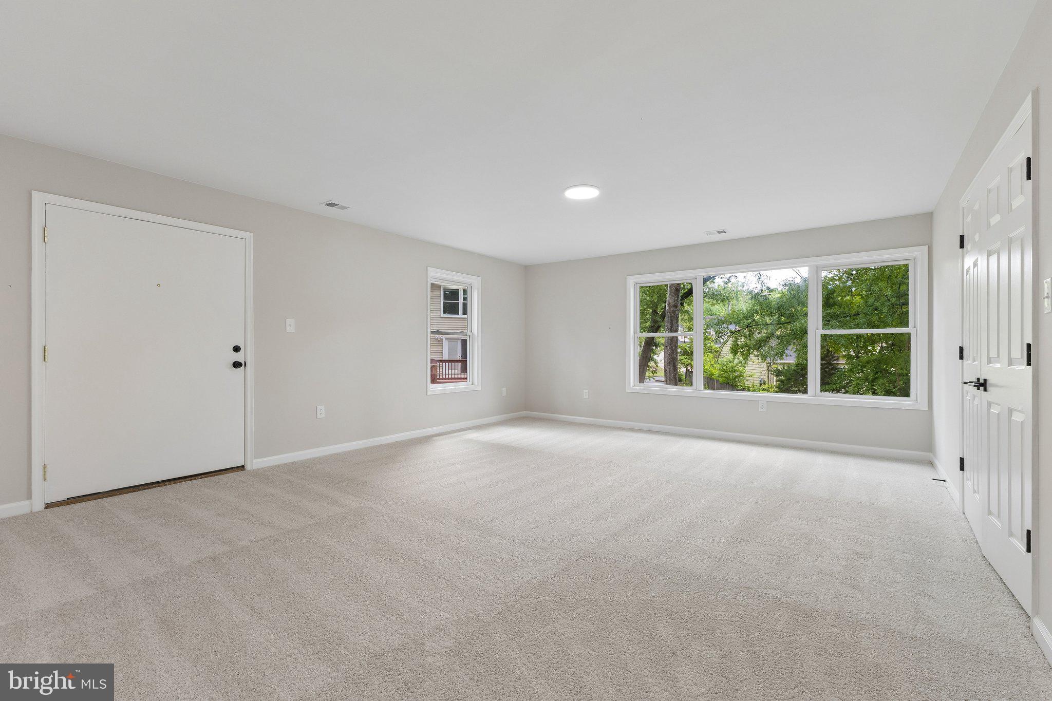 COUNTRY CLUB LAKE - Residential