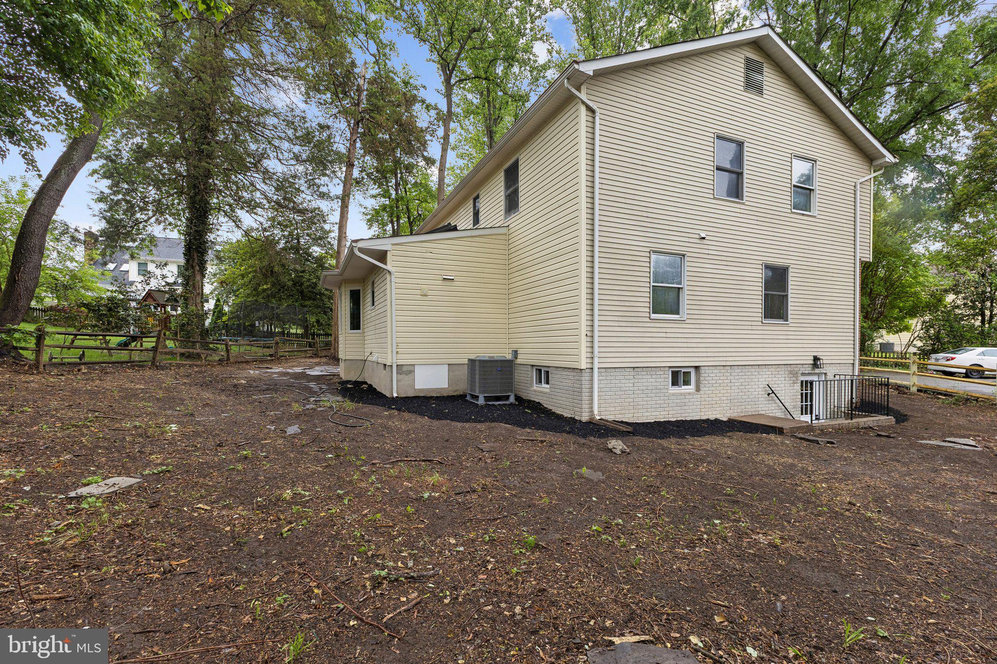COUNTRY CLUB LAKE - Residential