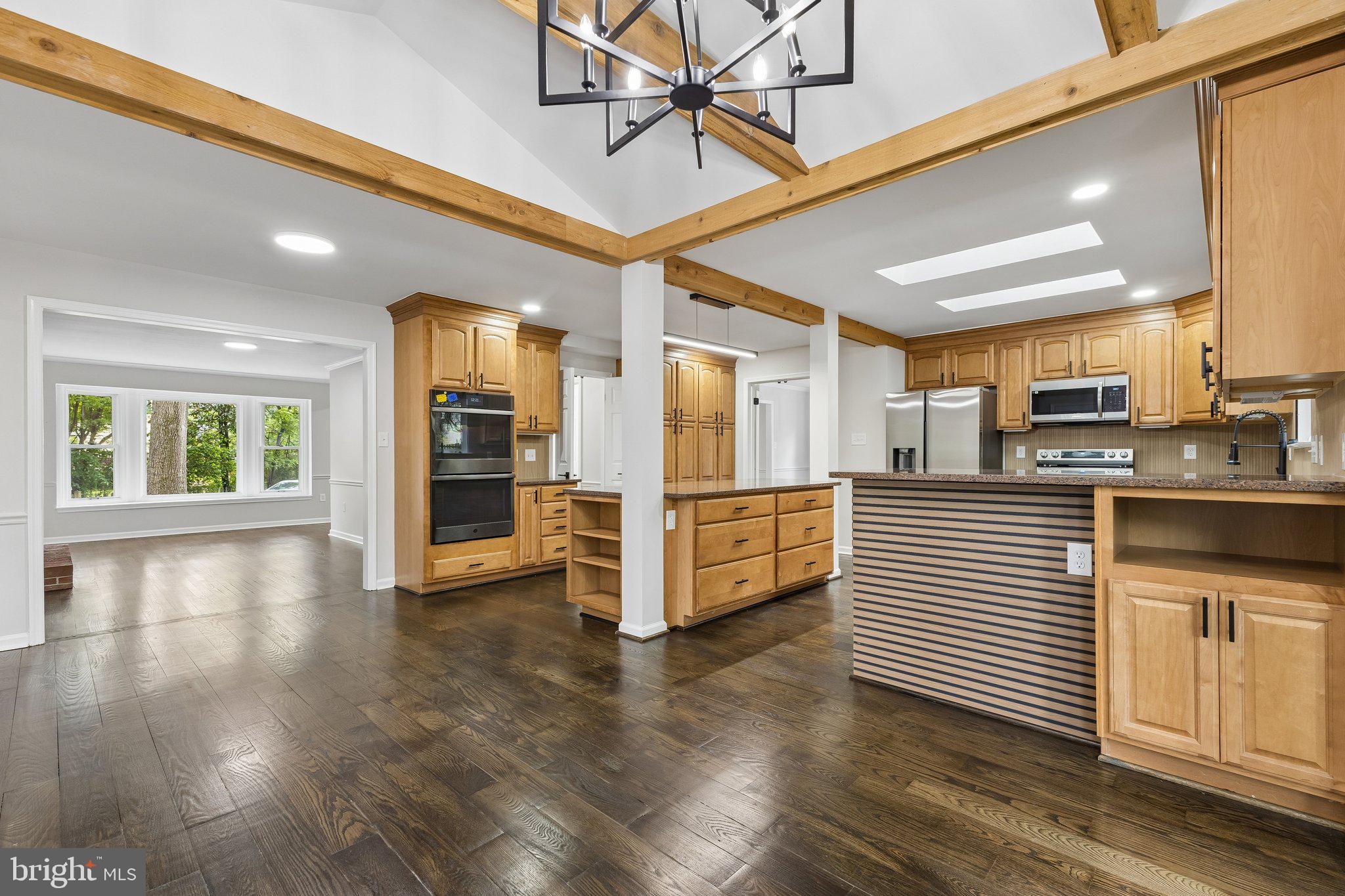 COUNTRY CLUB LAKE - Residential