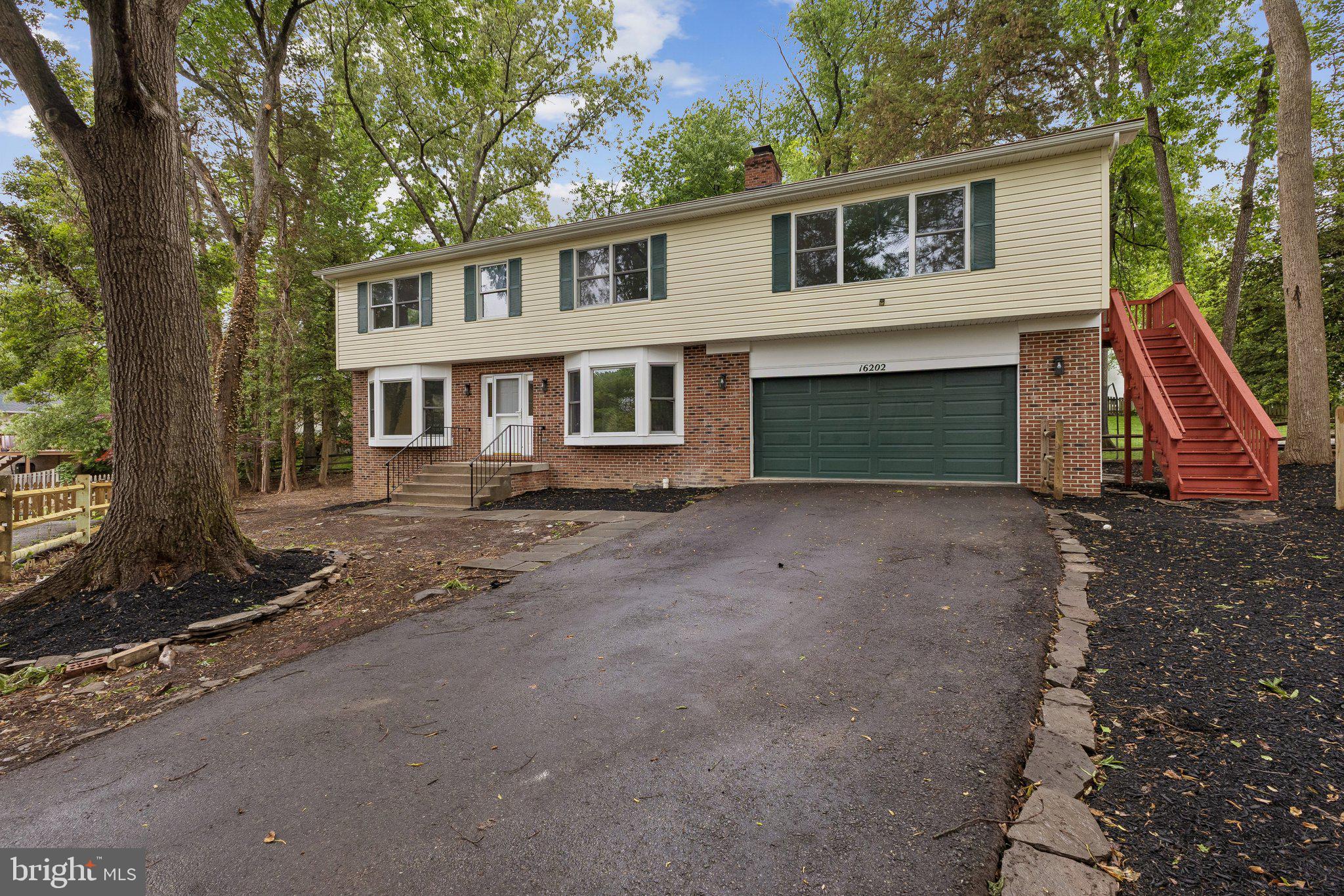 COUNTRY CLUB LAKE - Residential