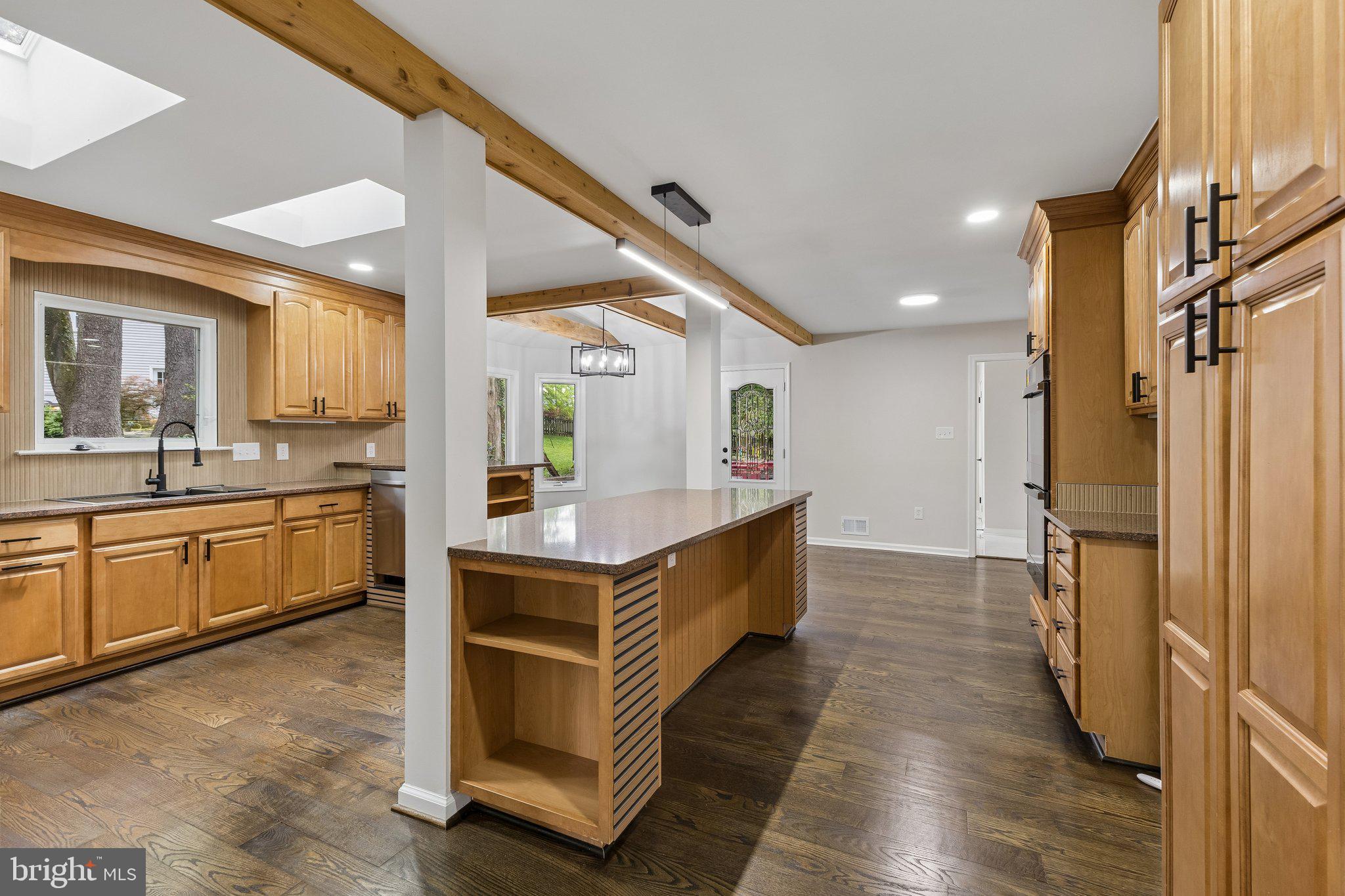 COUNTRY CLUB LAKE - Residential