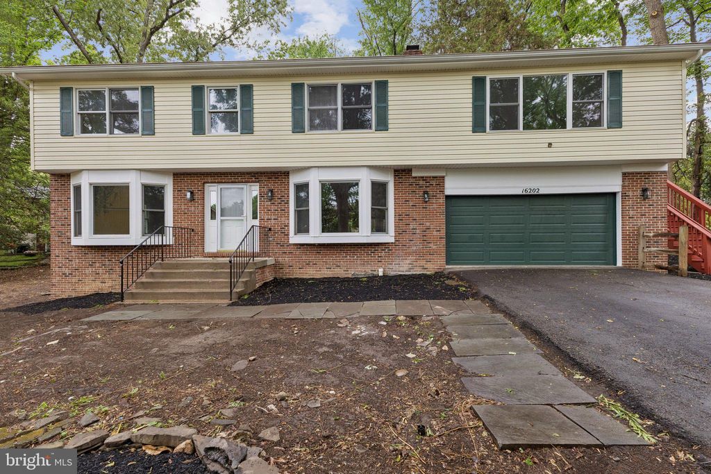 Photo of 16202 Edgewood Drive, DUMFRIES, VA 22025 (MLS # VAPW2118350)