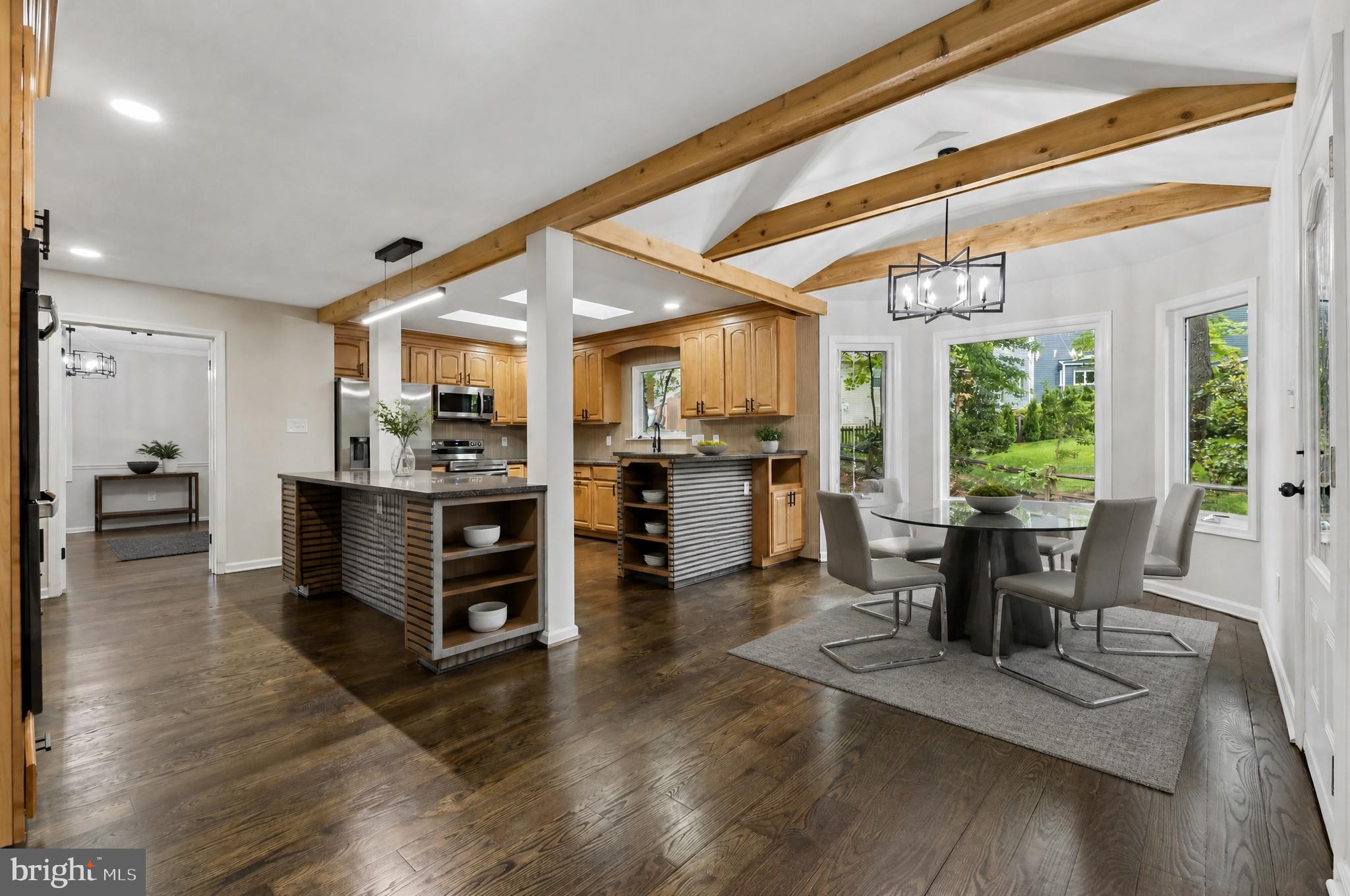 COUNTRY CLUB LAKE - Residential