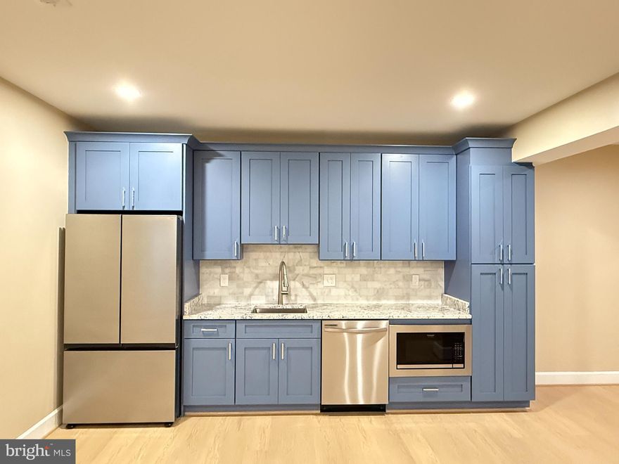 Spacious Brand-New 1 Bedroom Lower Level Apartment – All Utilities Included!
Be the first to live in this stunning, newly finished 1 bedroom, 1 bathroom basement apartment offering approximately 1,500 sq ft of comfortable living space. This bright and spacious unit features a private entrance, modern finishes, and thoughtful upgrades throughout.
Enjoy cooking in the gorgeous kitchen, complete with sleek granite countertops, a full backsplash, beautiful cabinetry, and brand-new appliances—including a full-size refrigerator, dishwasher, microwave, and garbage disposal. The open-concept layout provides plenty of room to relax and entertain.
Convenient to GMU, Old Town Manassas, and other major commuter highways!
Additional highlights include:
Private washer and dryer
Ample storage space (included at no extra cost)
All utilities + high-speed internet included in rent
This is a rare opportunity to enjoy luxury living with everything you need—brand new and move-in ready!