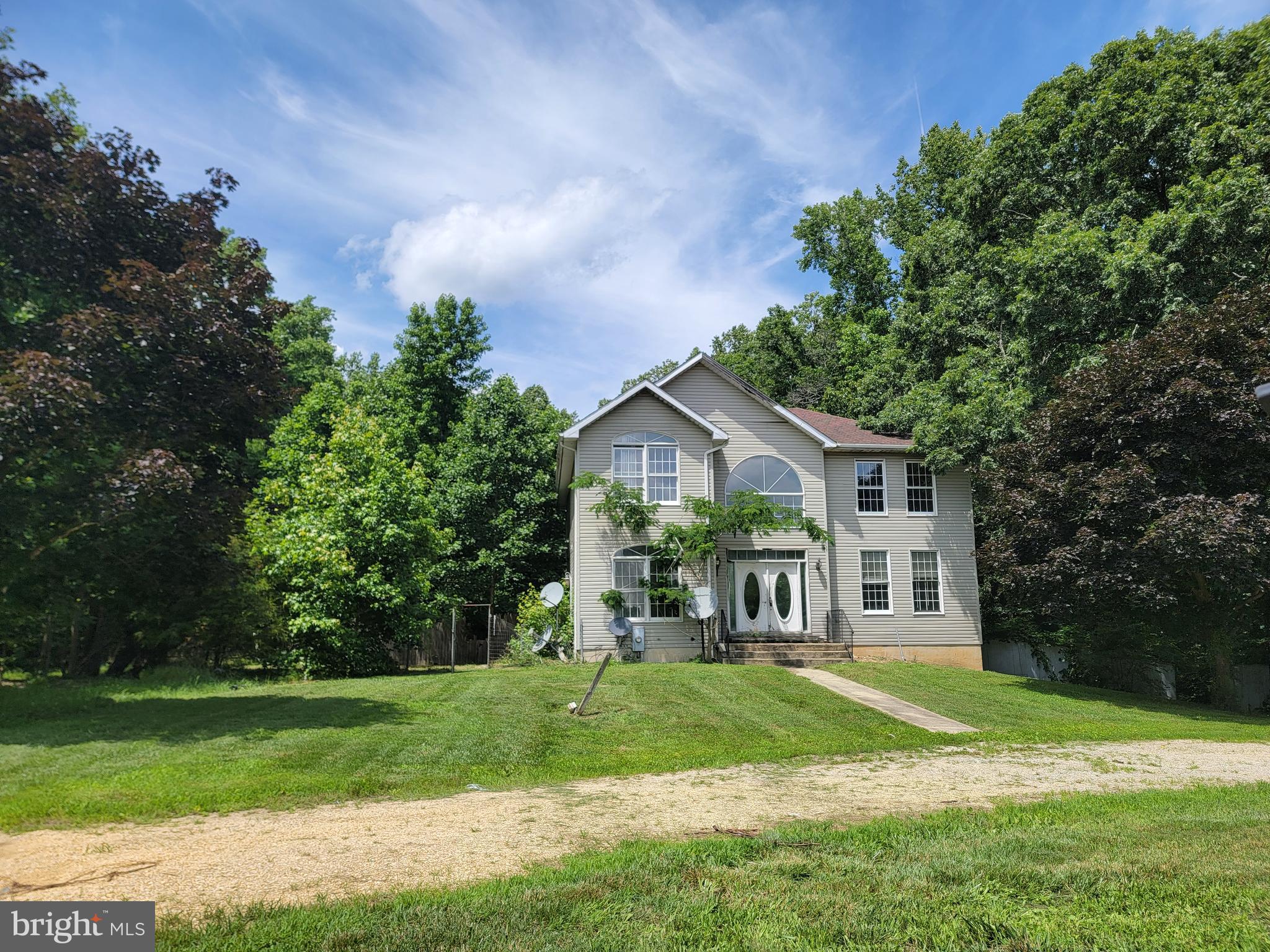 **MULTIPLE OFFER NOTICE***The deadline for highest and best offers is Friday, 07/25/25 11:59 PM.
The property is being sold strictly in AS-IS condition. FORECLOSURE PROPERTY, needs major rehab. Property is sold -AS-IS, seller will not make any repairs.