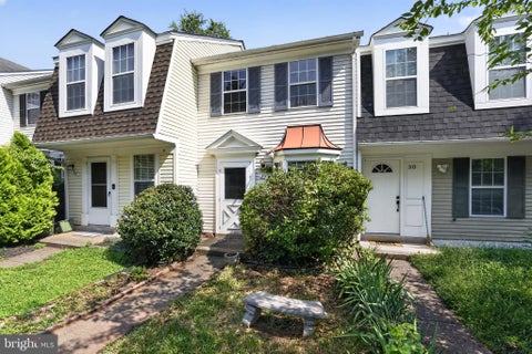 Townhouse For Sale - 32 Palmer Court<br/> STERLING, VA 20165
