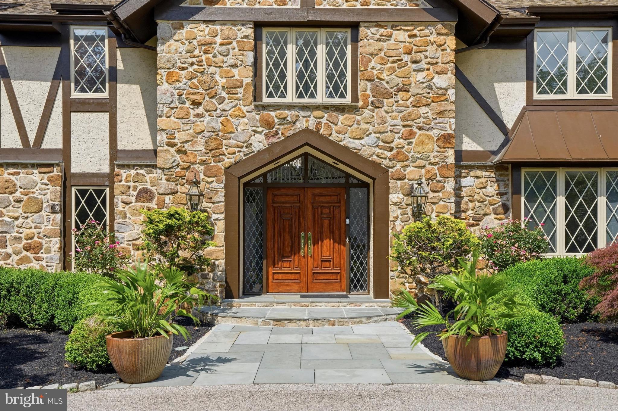 1137 SPRINGMONT CIRCLE