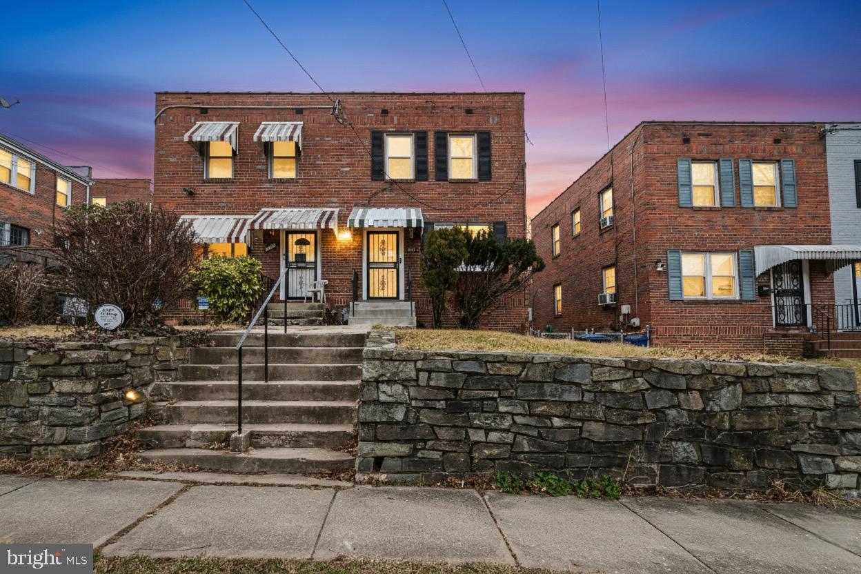2412 18TH STREET SE - Photo 2