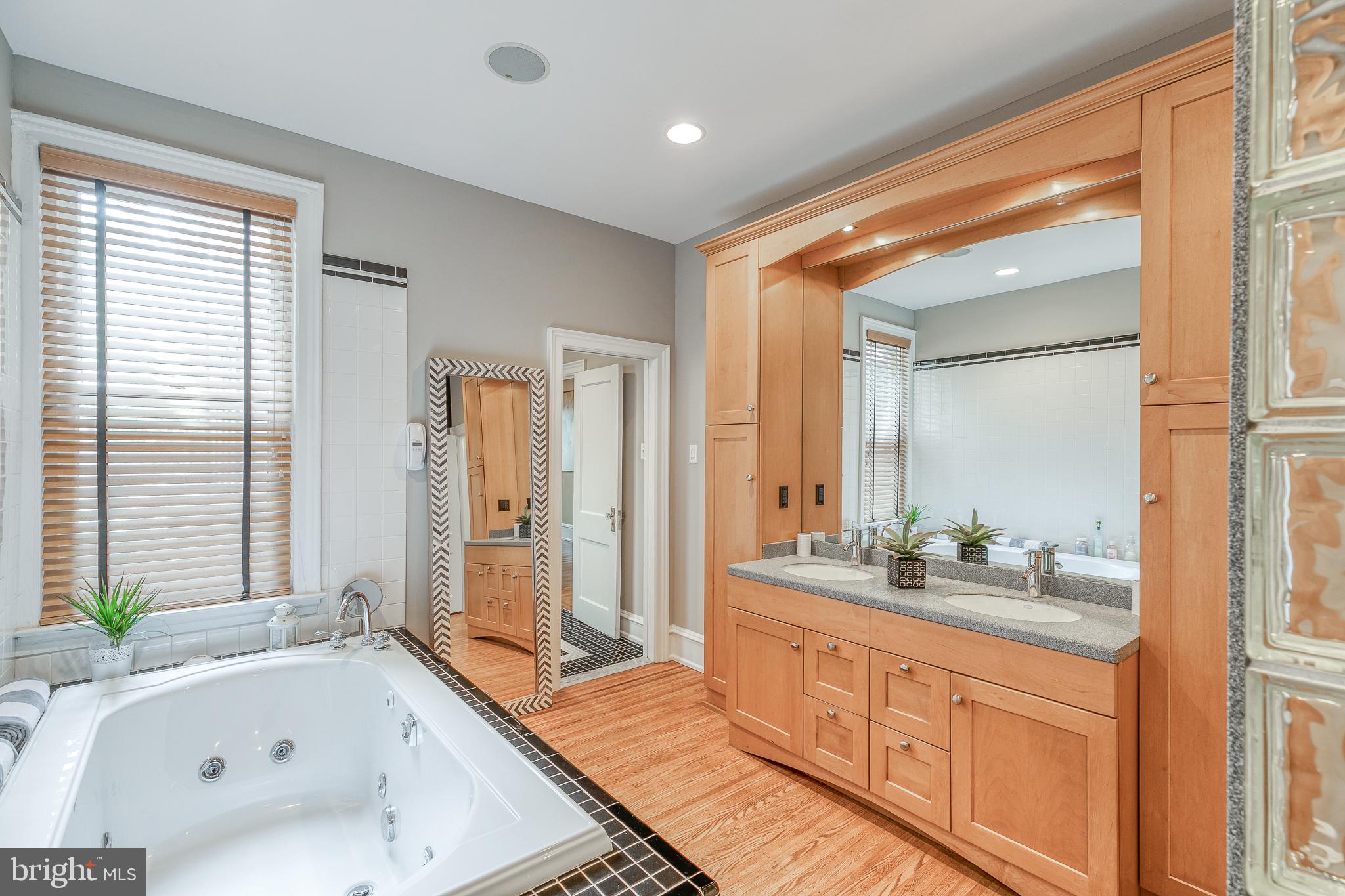 SOCIETY HILL - Residential