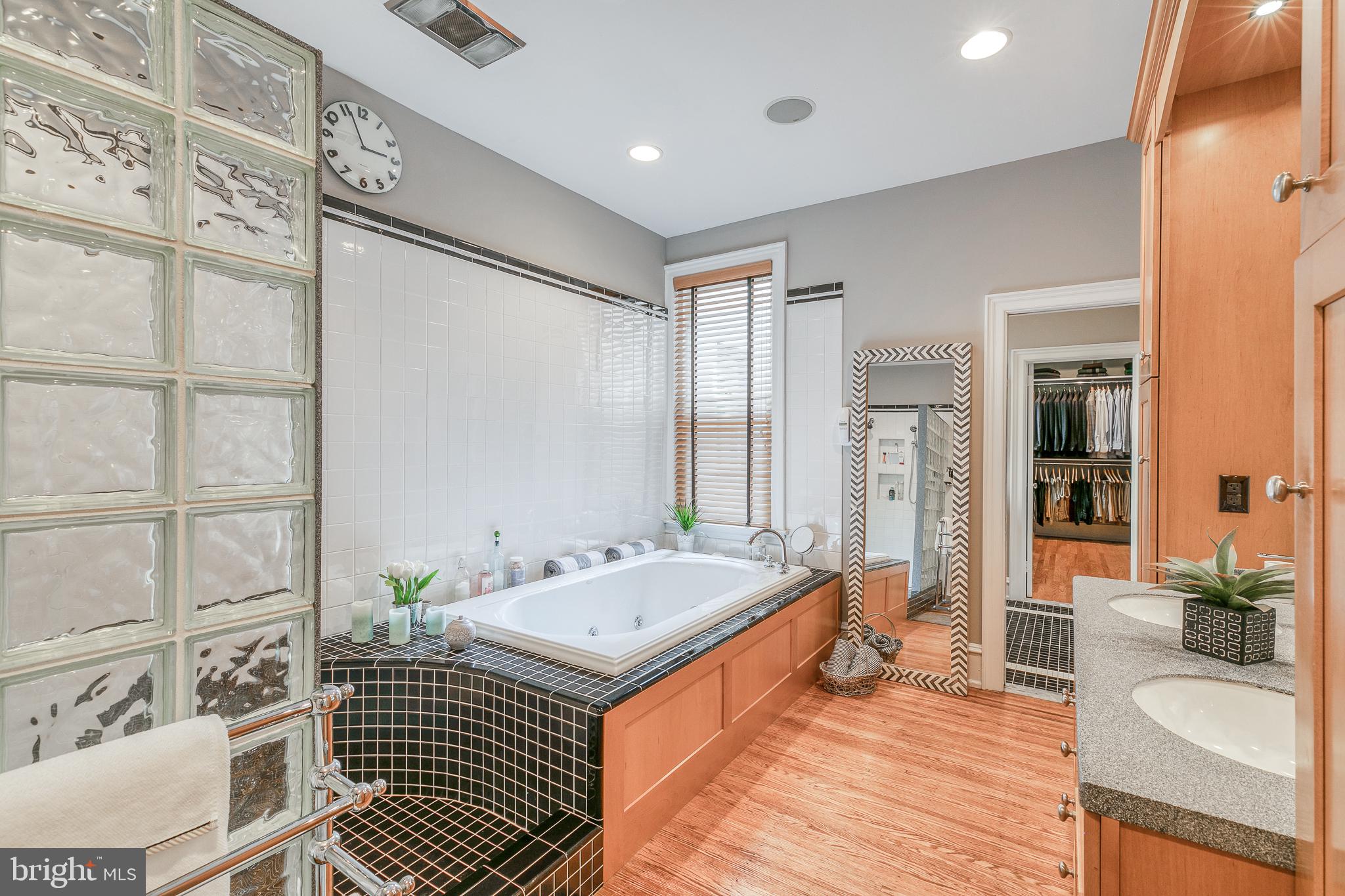 SOCIETY HILL - Residential