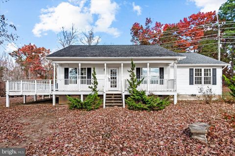 Photo of 9617 Thousand Oaks Lane, SPOTSYLVANIA, VA 22551 (MLS # VASP2037616)