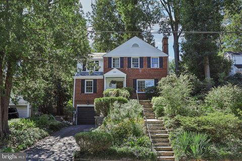 Photo of 6012 Welborn Drive, BETHESDA, MD 20816 (MLS # MDMC2196236)