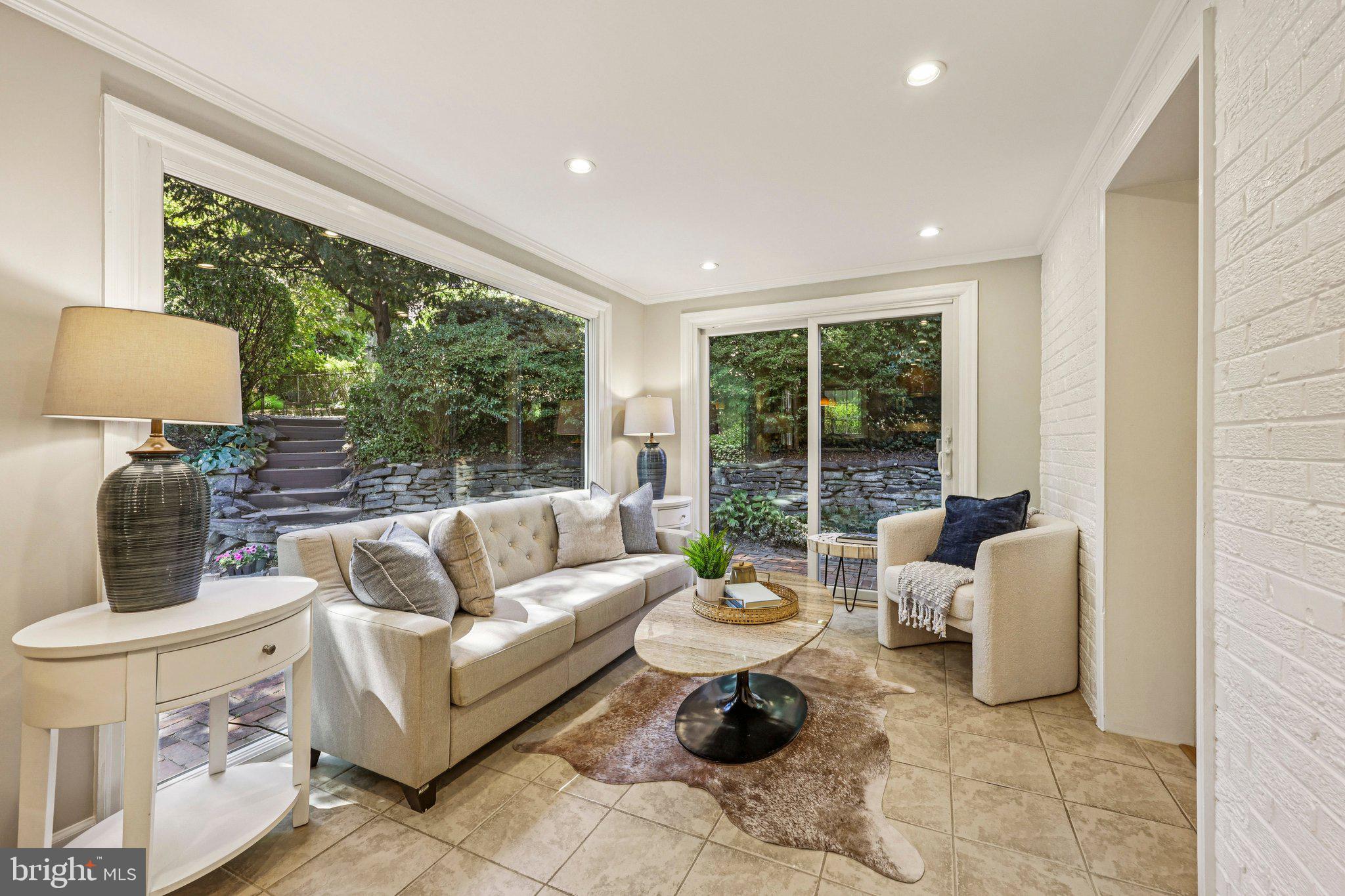 WOODACRES - Residential