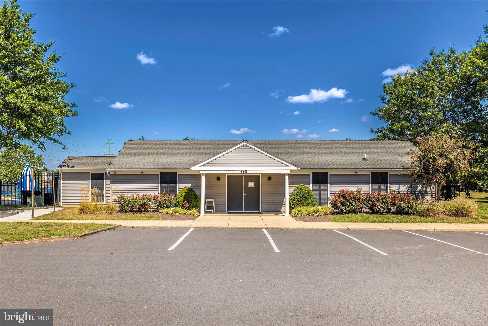 ROBIN MEADOWS - Residential