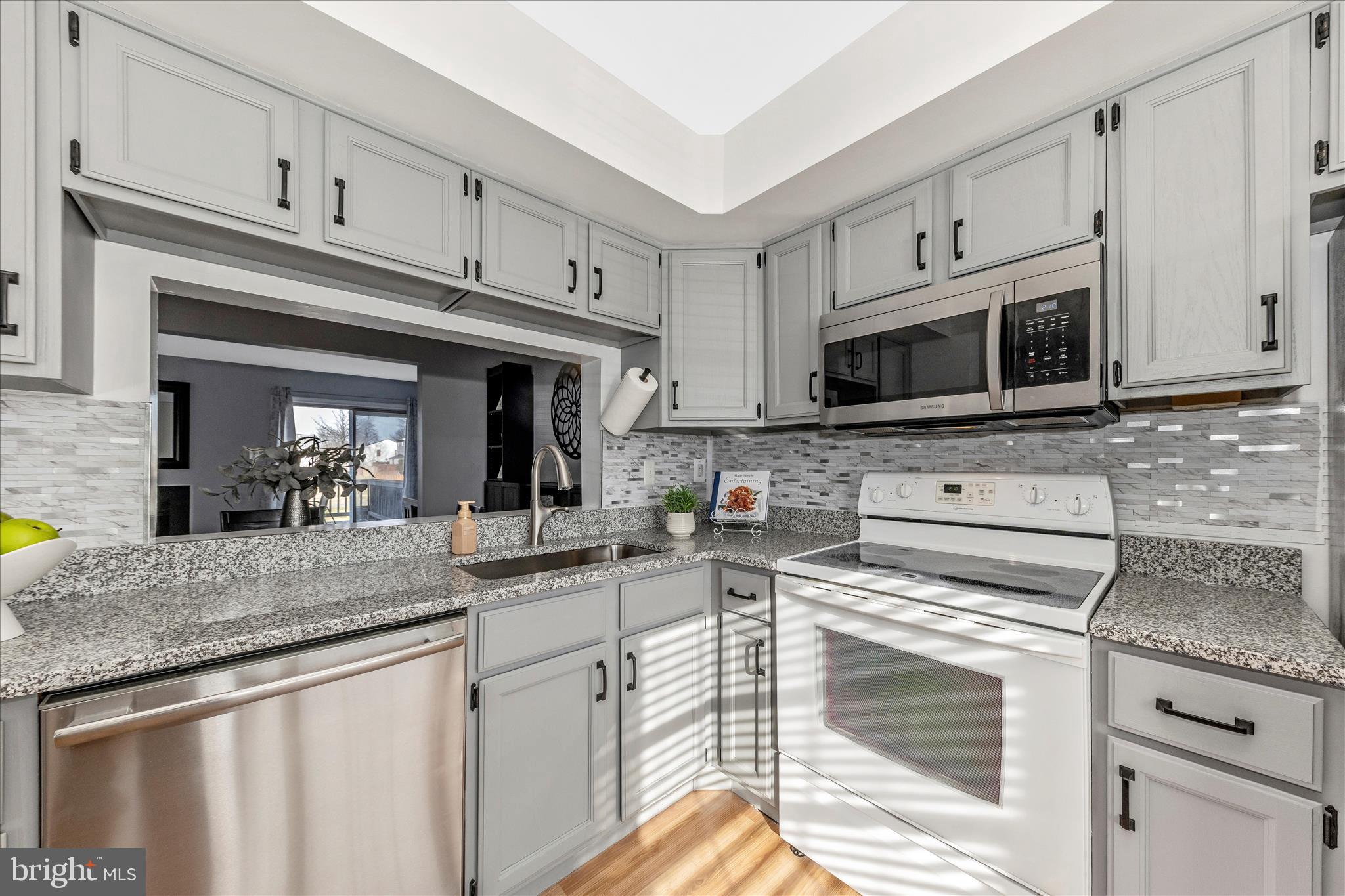 ROBIN MEADOWS - Residential